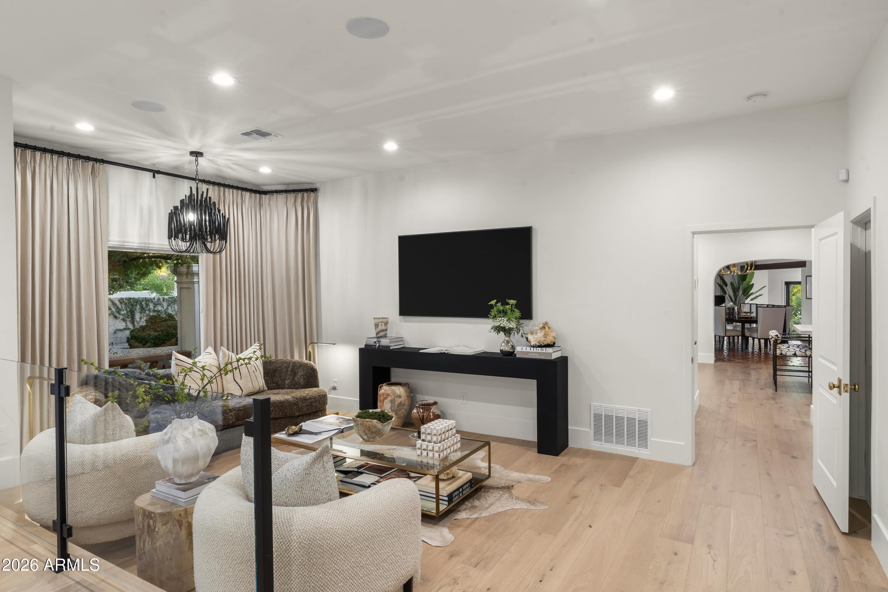 8119 E FOOTHILLS Drive