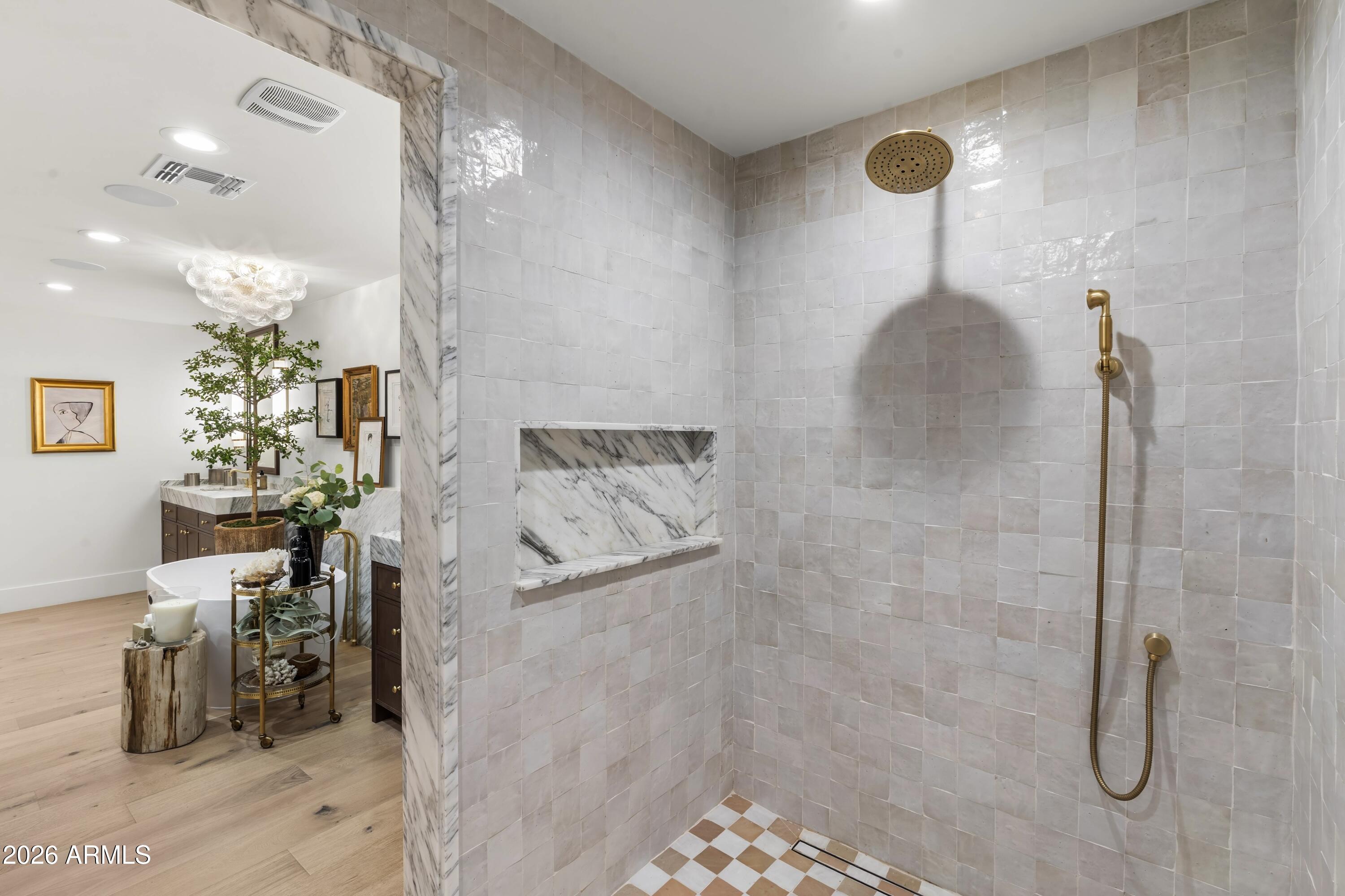 8119 E FOOTHILLS Drive