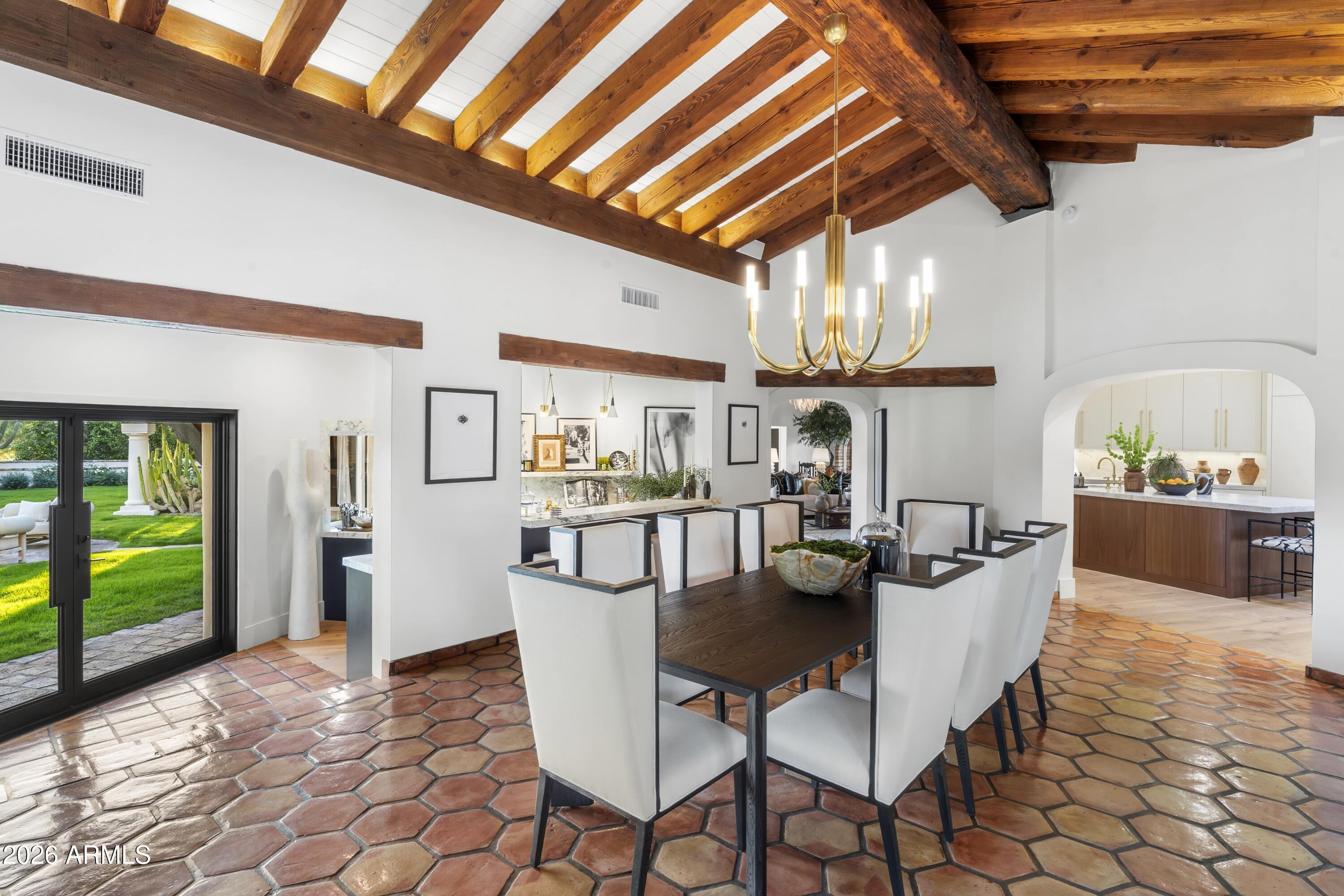 8119 E FOOTHILLS Drive