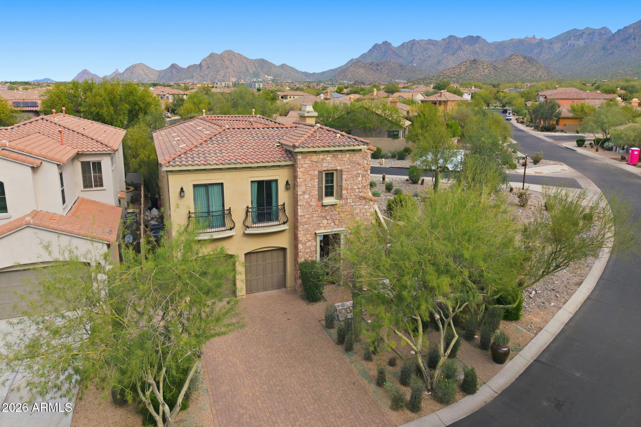 9832 E EDGESTONE Drive