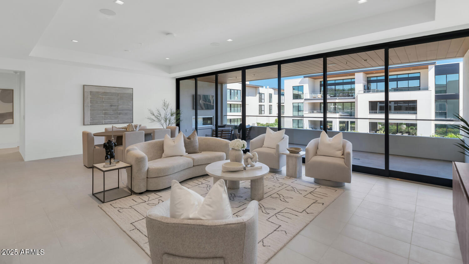 6587 N PALMERAIE Boulevard 2007