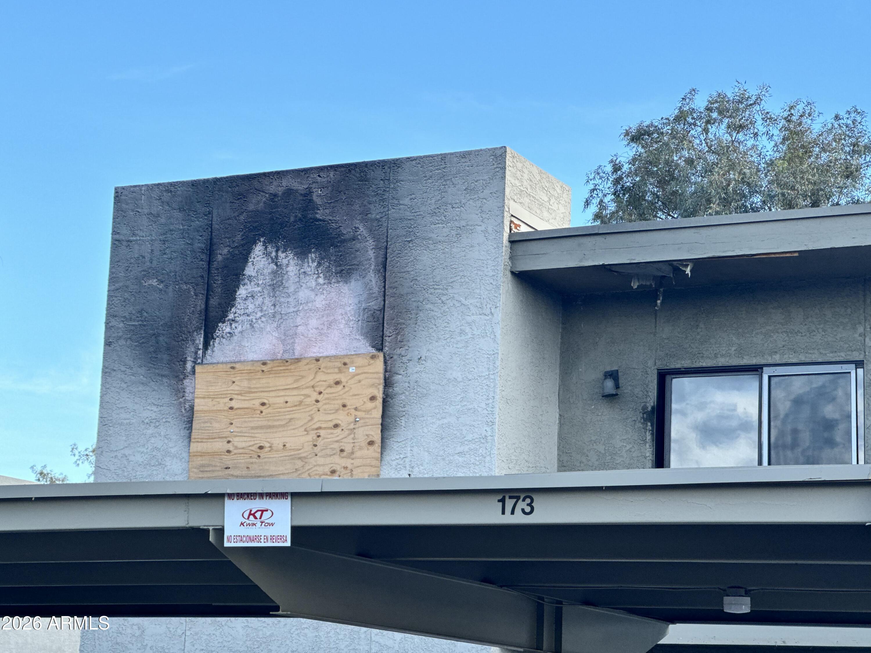 2825 E PARADISE Lane