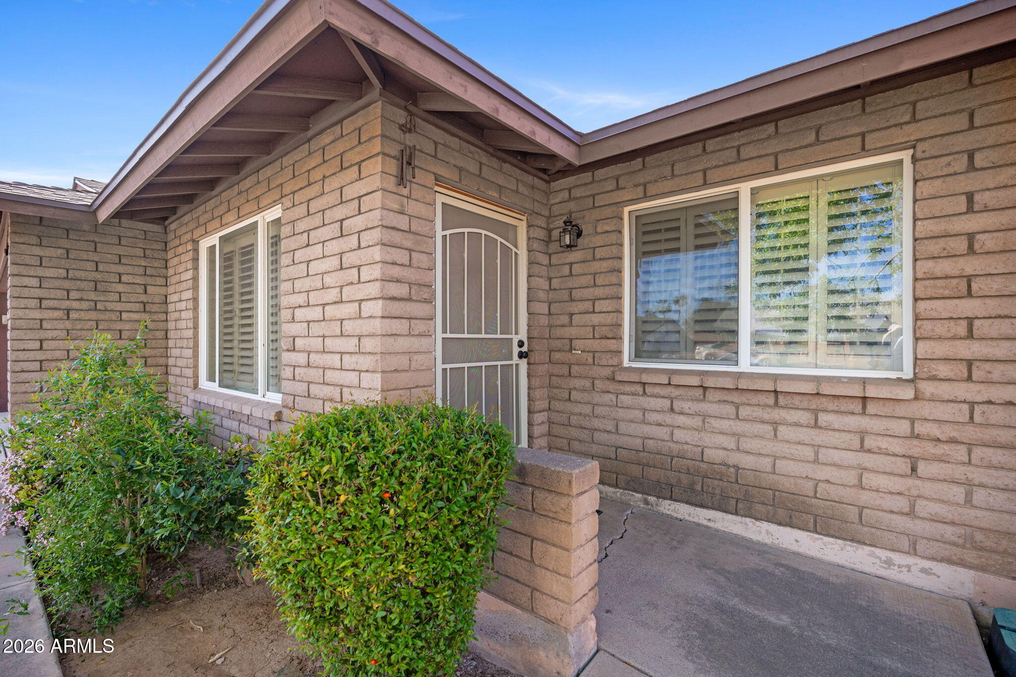 2137 E APOLLO Avenue