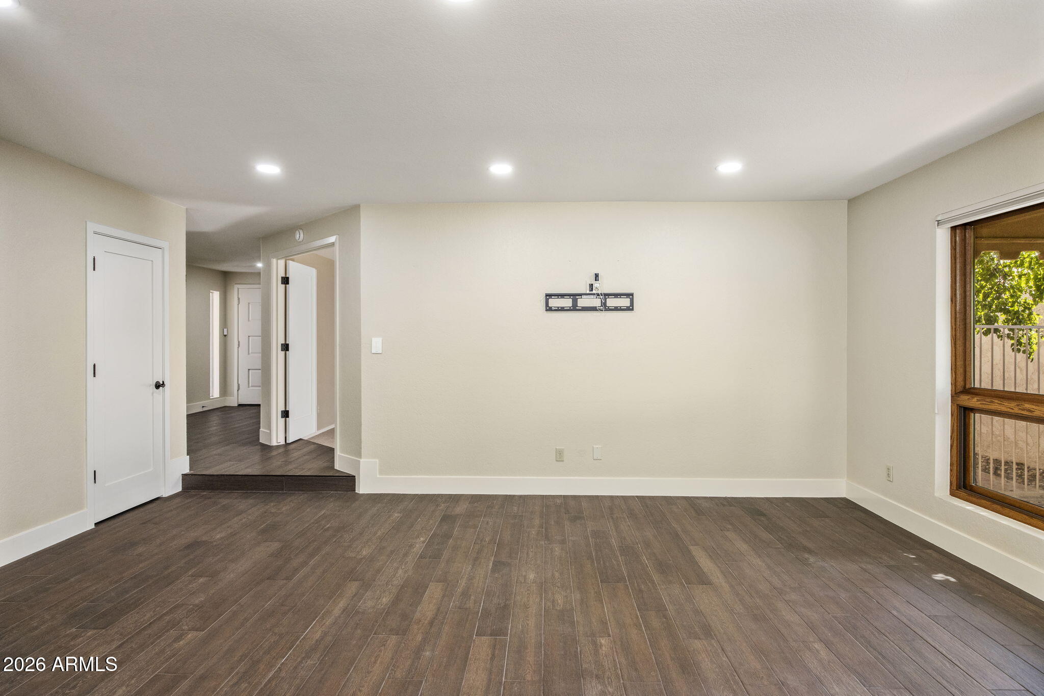 312 E BROOK HOLLOW Drive