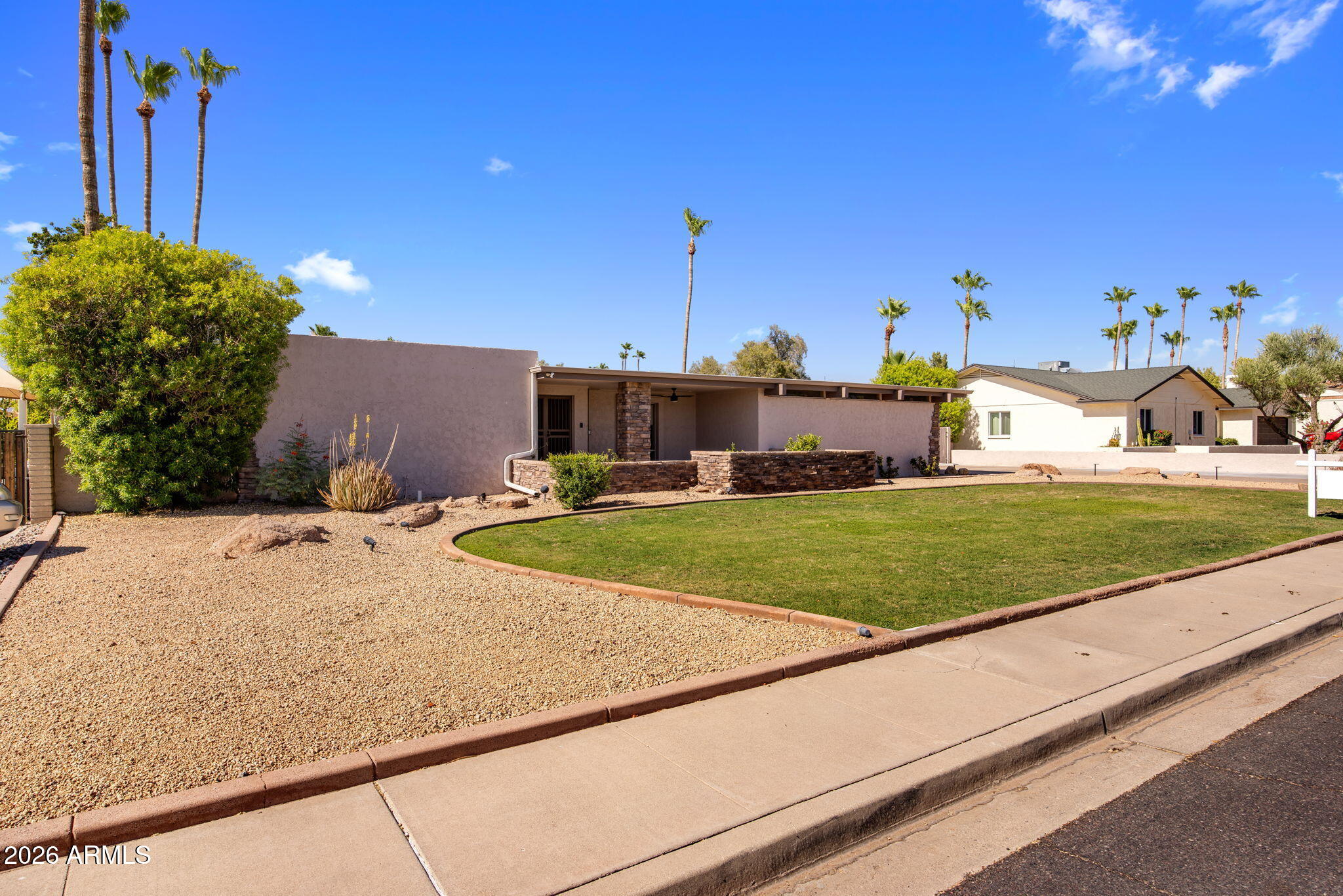 312 E BROOK HOLLOW Drive