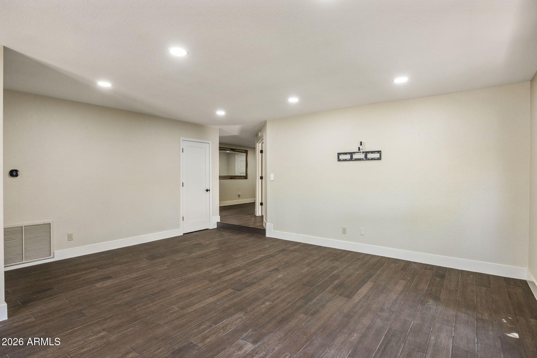 312 E BROOK HOLLOW Drive