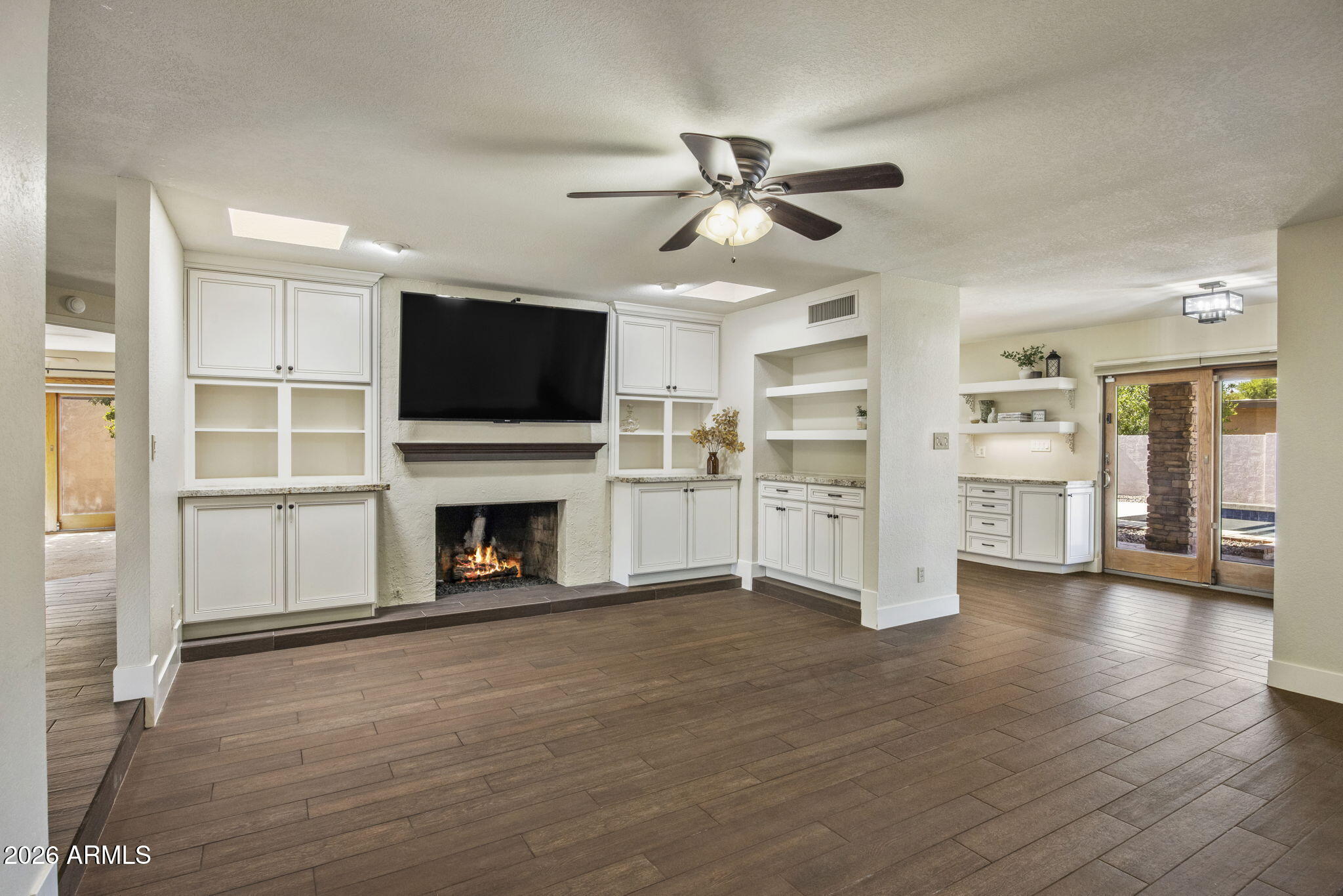 312 E BROOK HOLLOW Drive