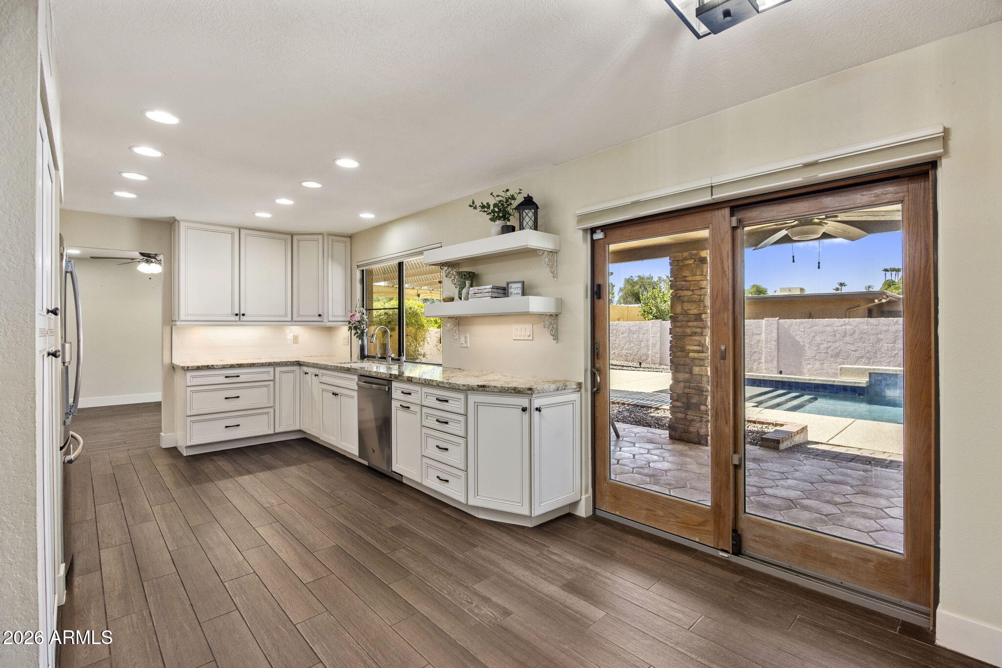 312 E BROOK HOLLOW Drive