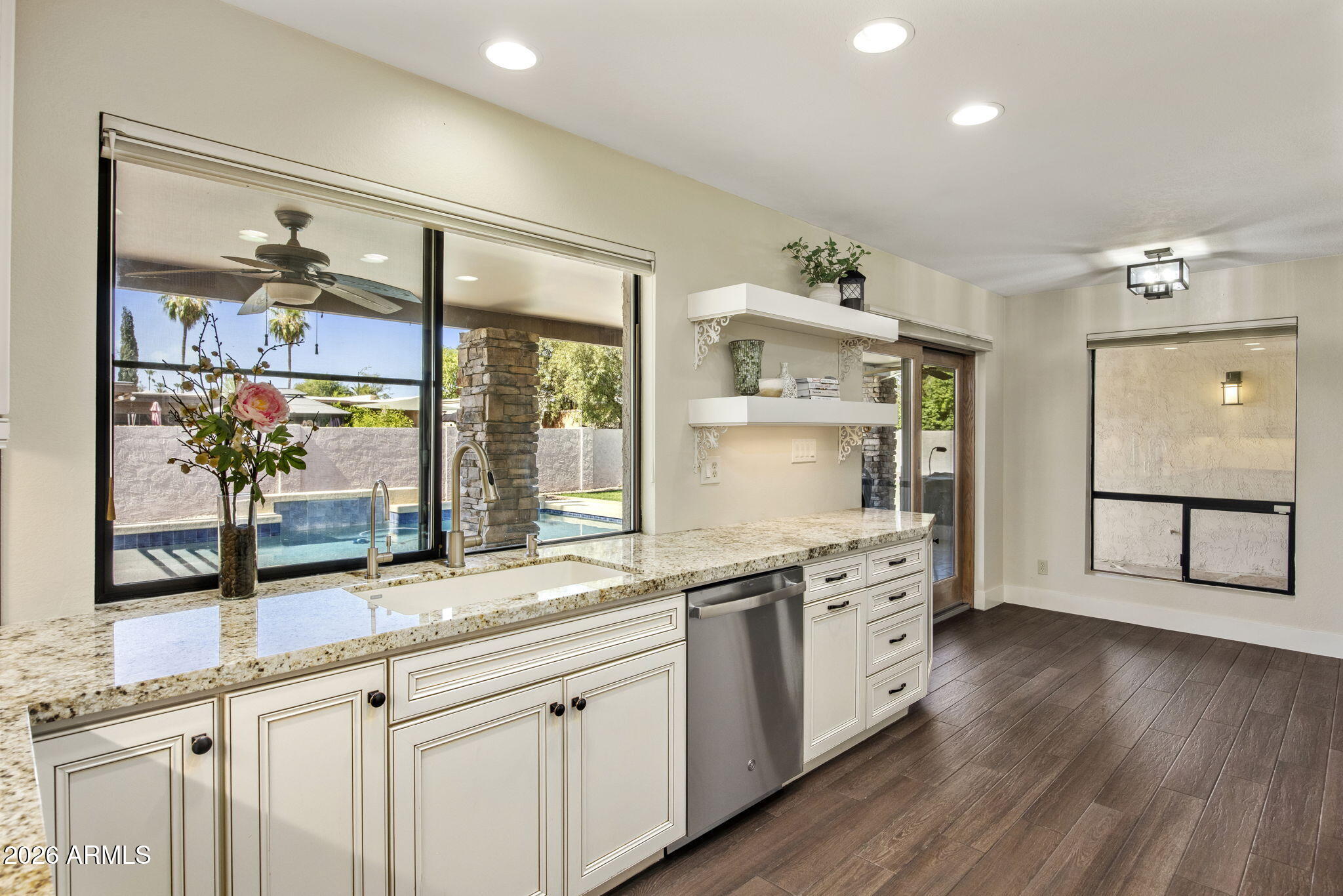 312 E BROOK HOLLOW Drive