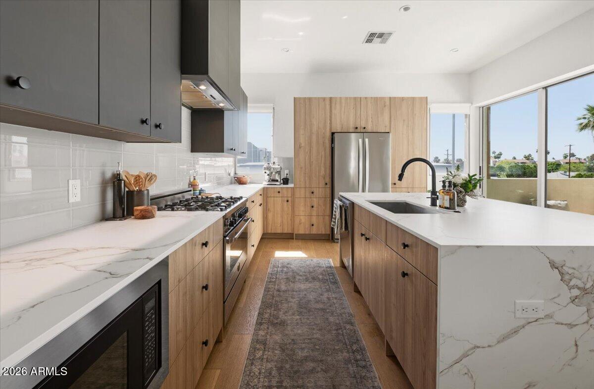 3150 E GLENROSA Avenue 1