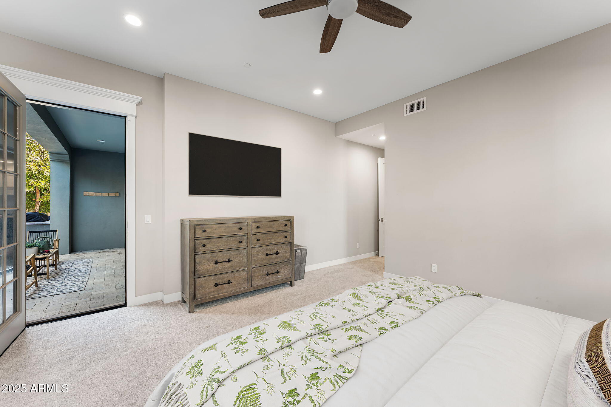 9466 E ROCKWOOD Drive