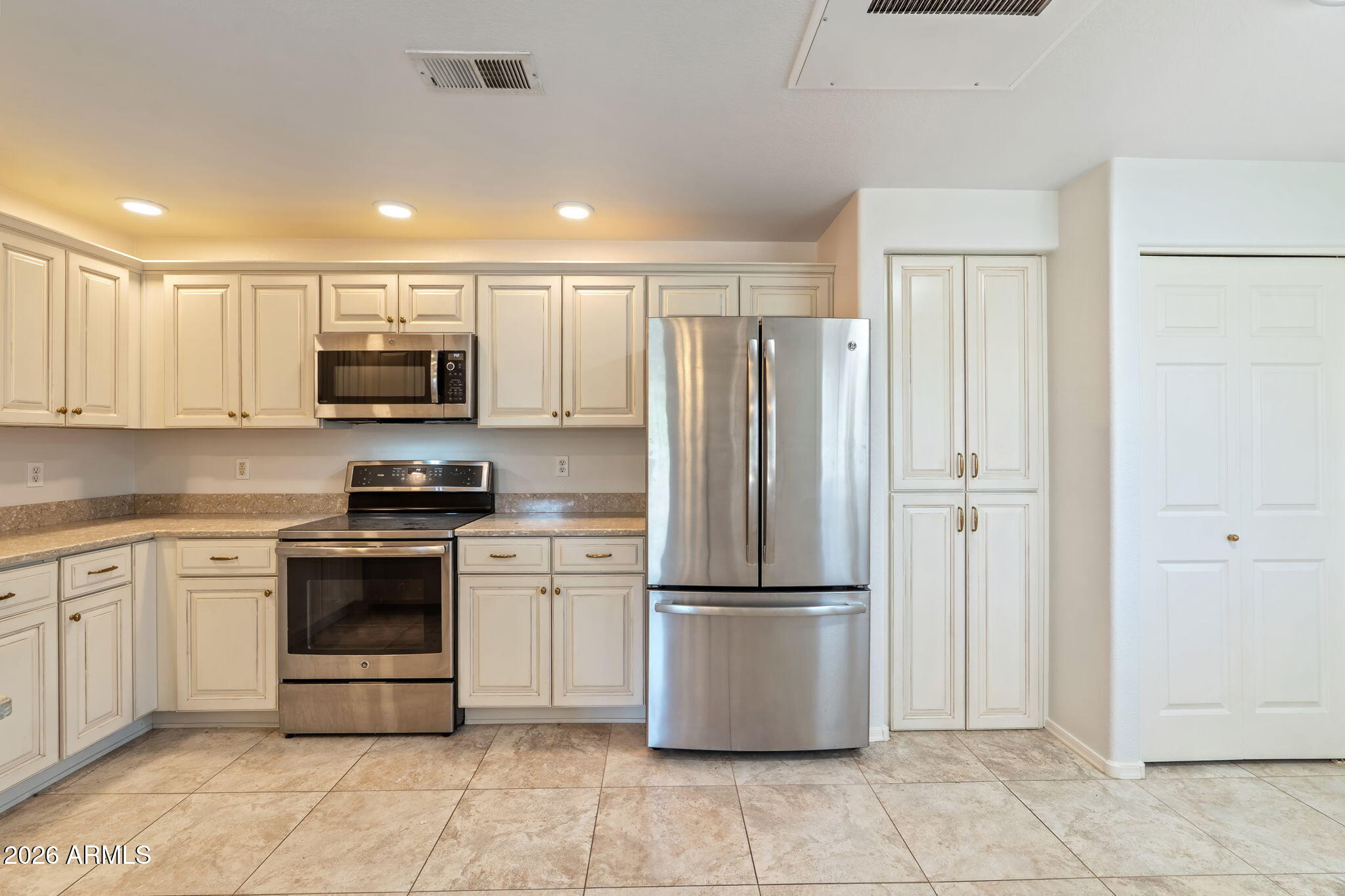 9455 E RAINTREE Drive 2006