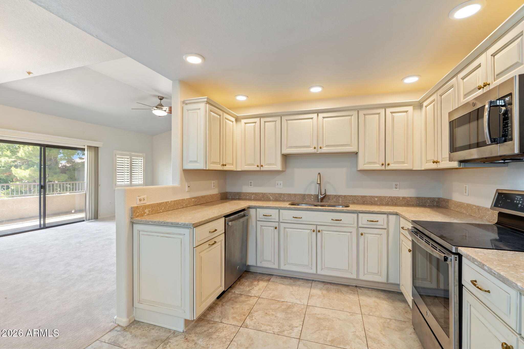 9455 E RAINTREE Drive 2006