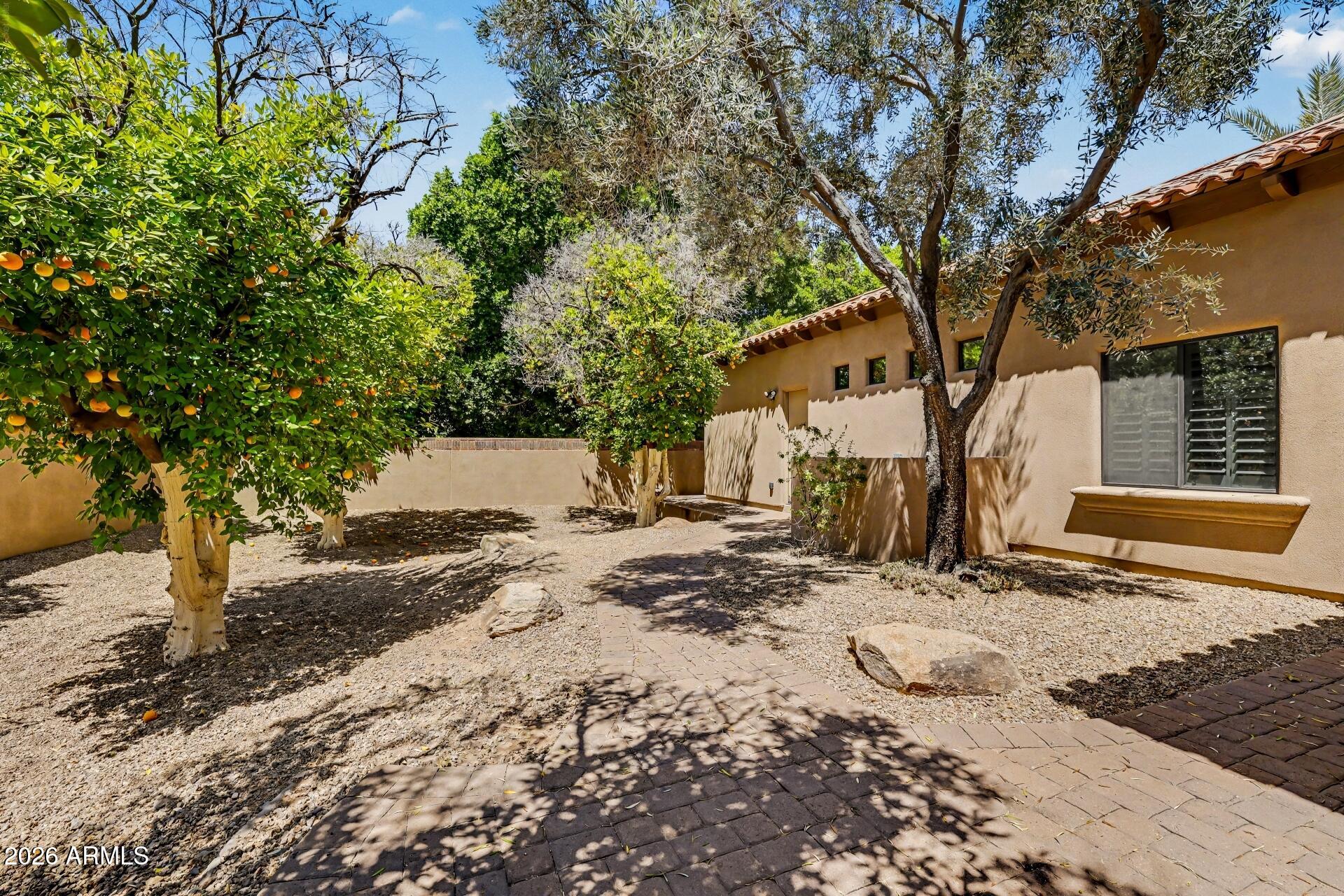 3937 E MENLO Circle