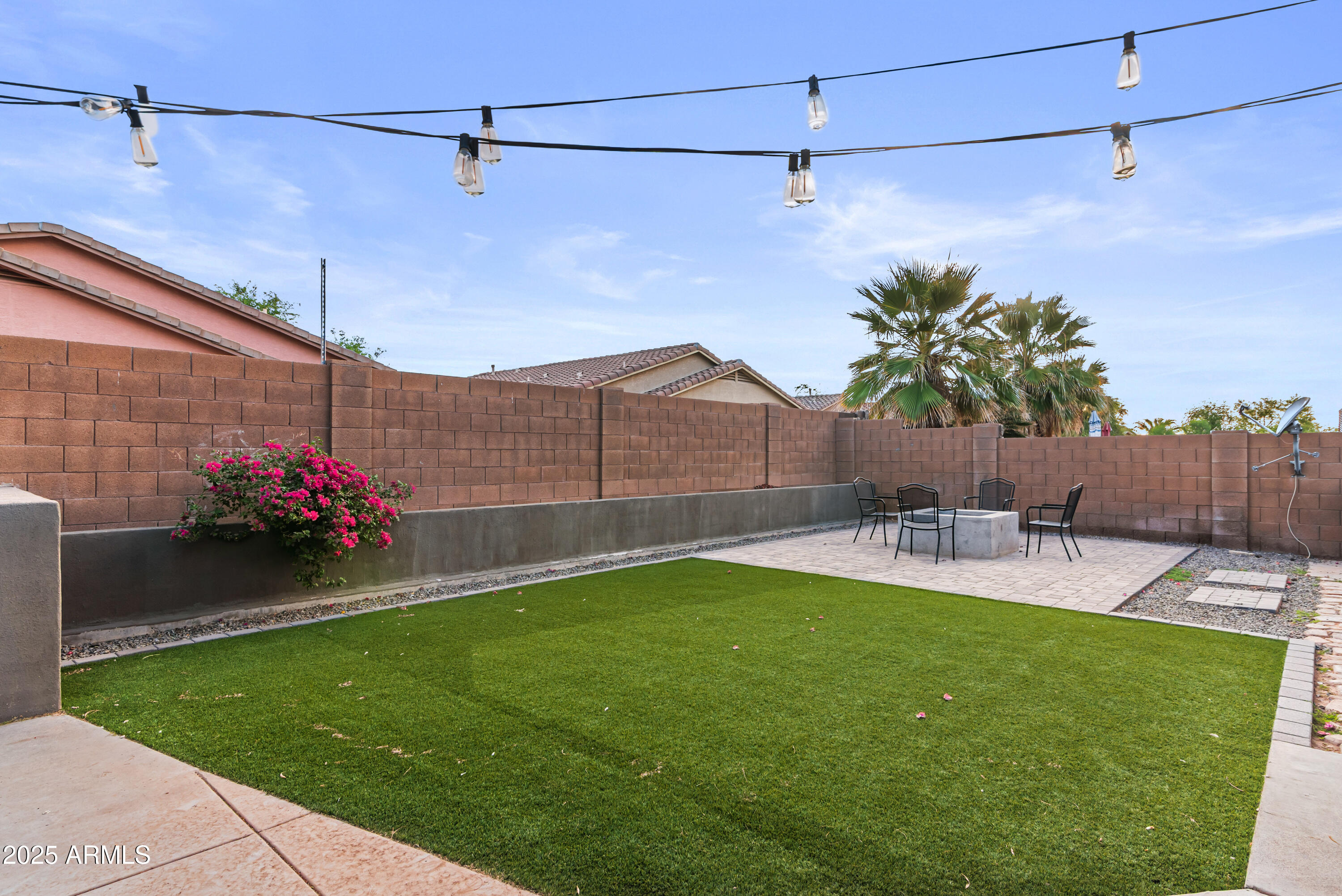 2113 W NANCY Lane