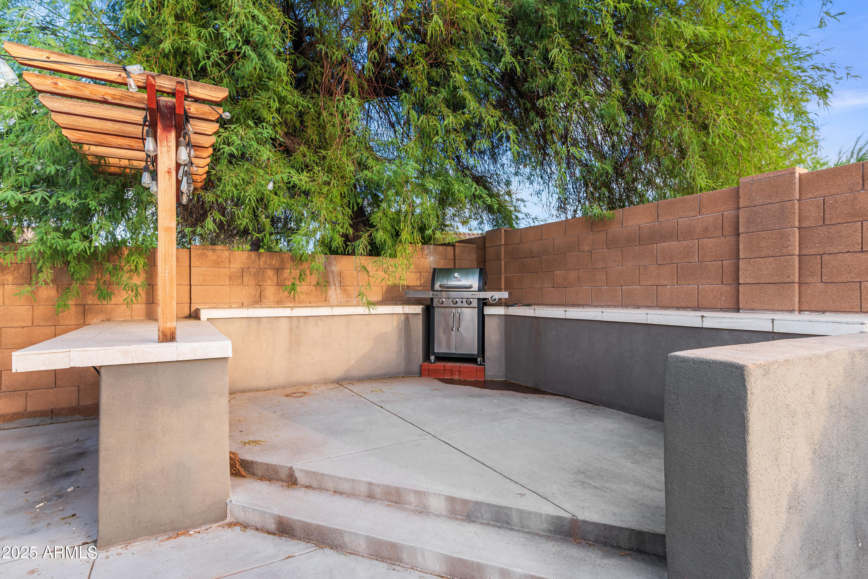 2113 W NANCY Lane