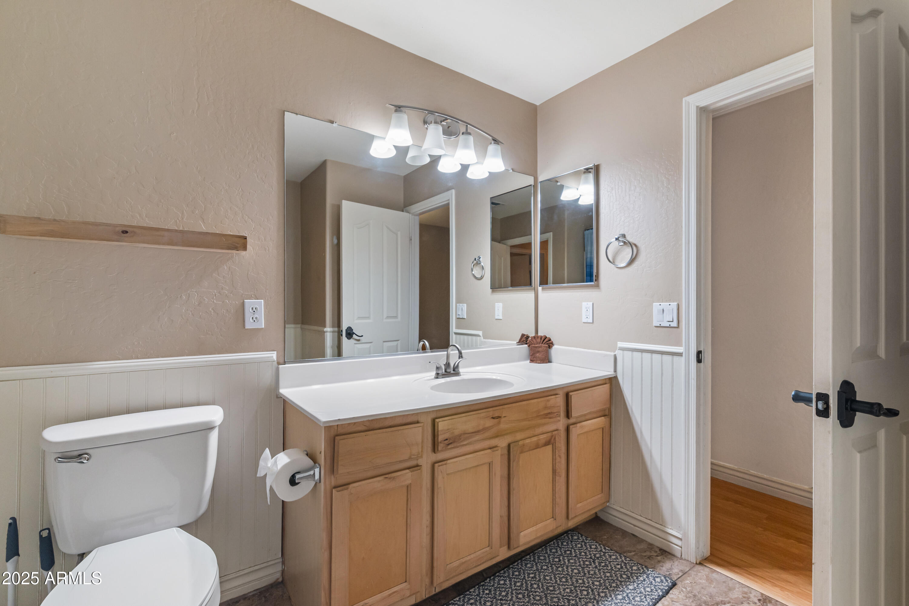 2113 W NANCY Lane
