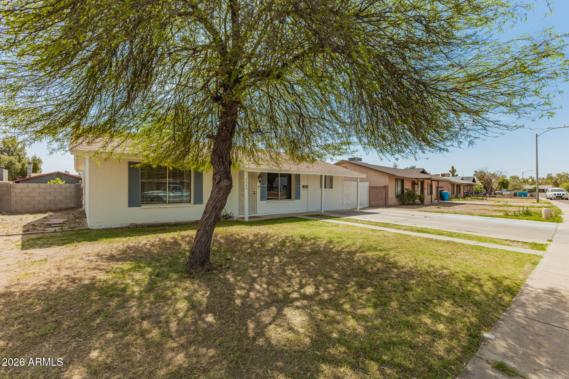 2347 W POINSETTIA Drive N