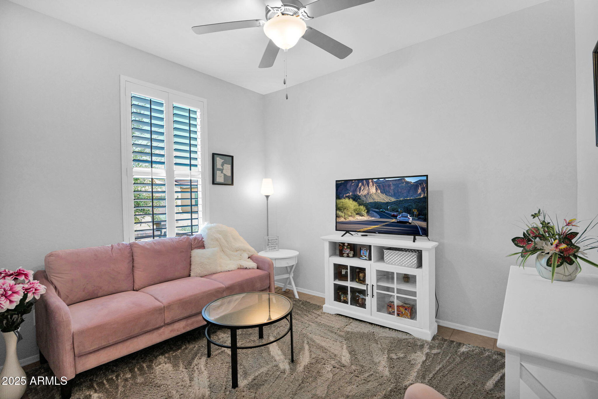 455 N RAINBOW Way
