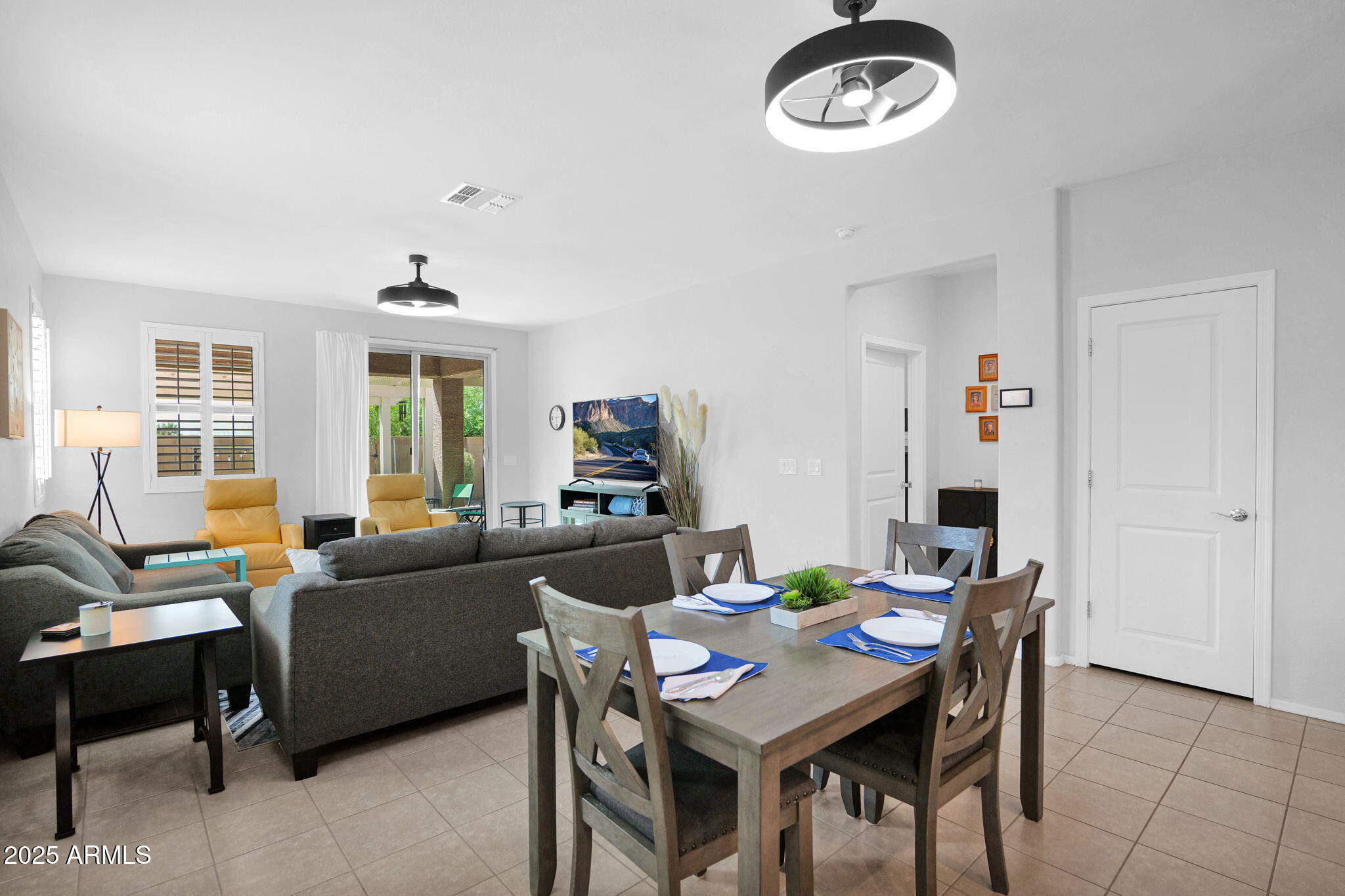 455 N RAINBOW Way