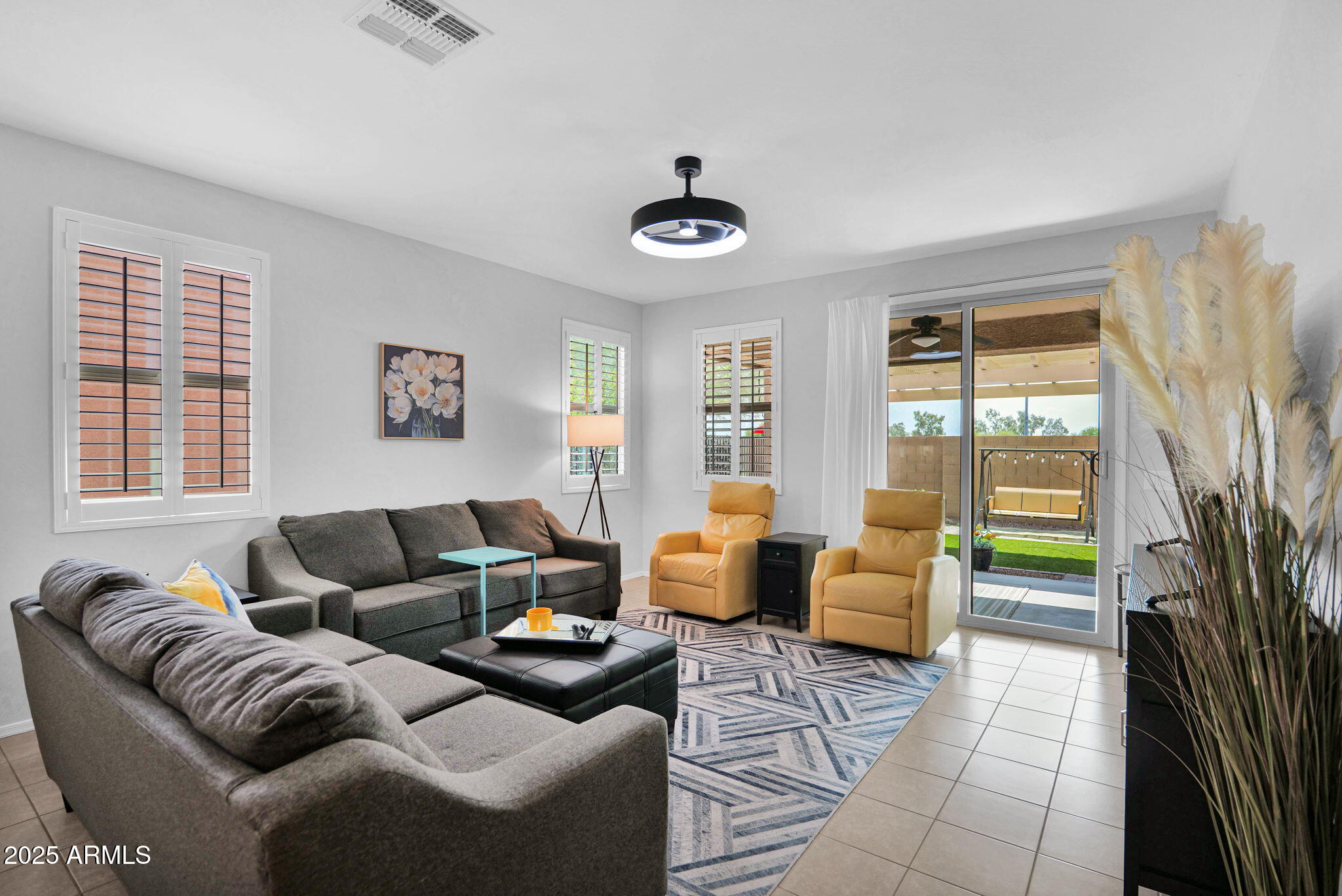 455 N RAINBOW Way