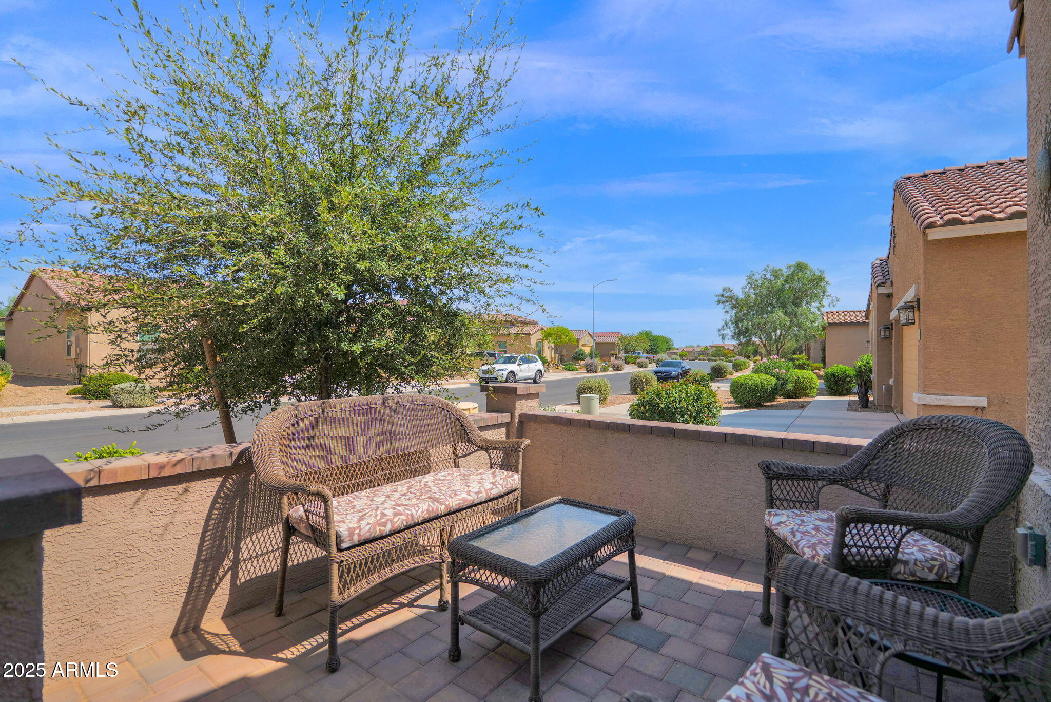 455 N RAINBOW Way