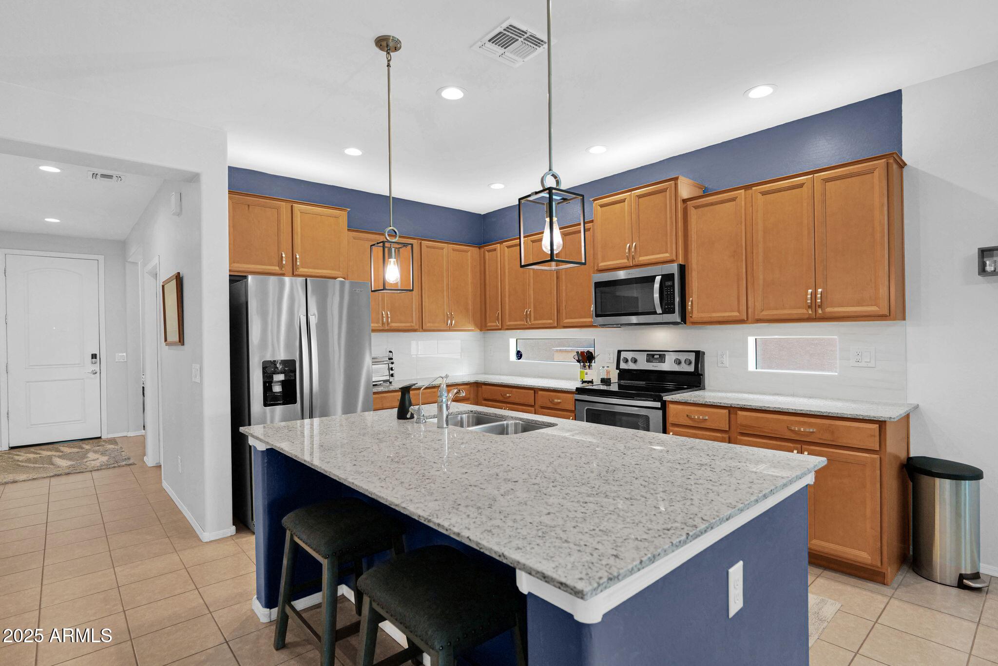 455 N RAINBOW Way