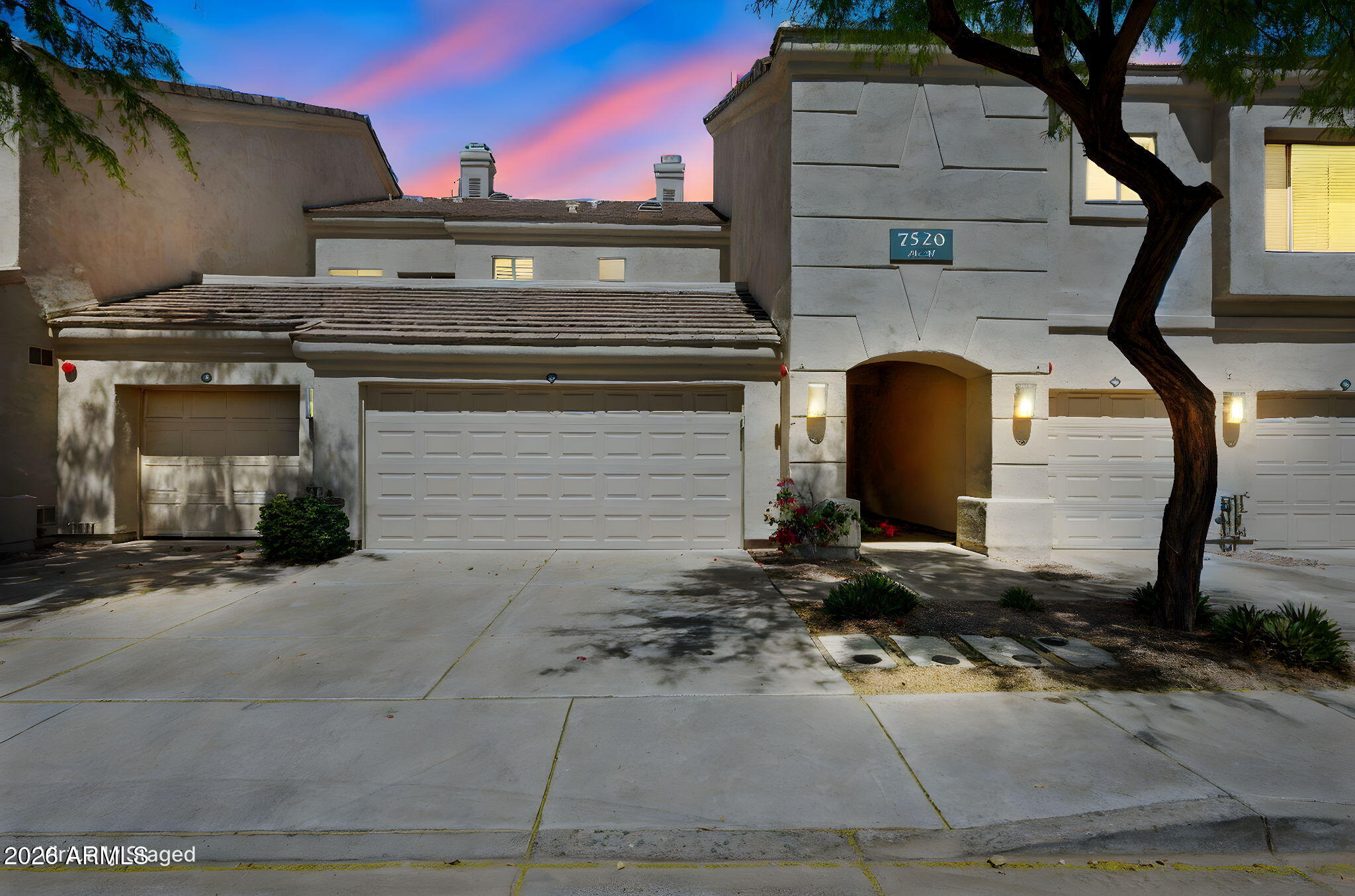 7520 E EARLL Drive 44