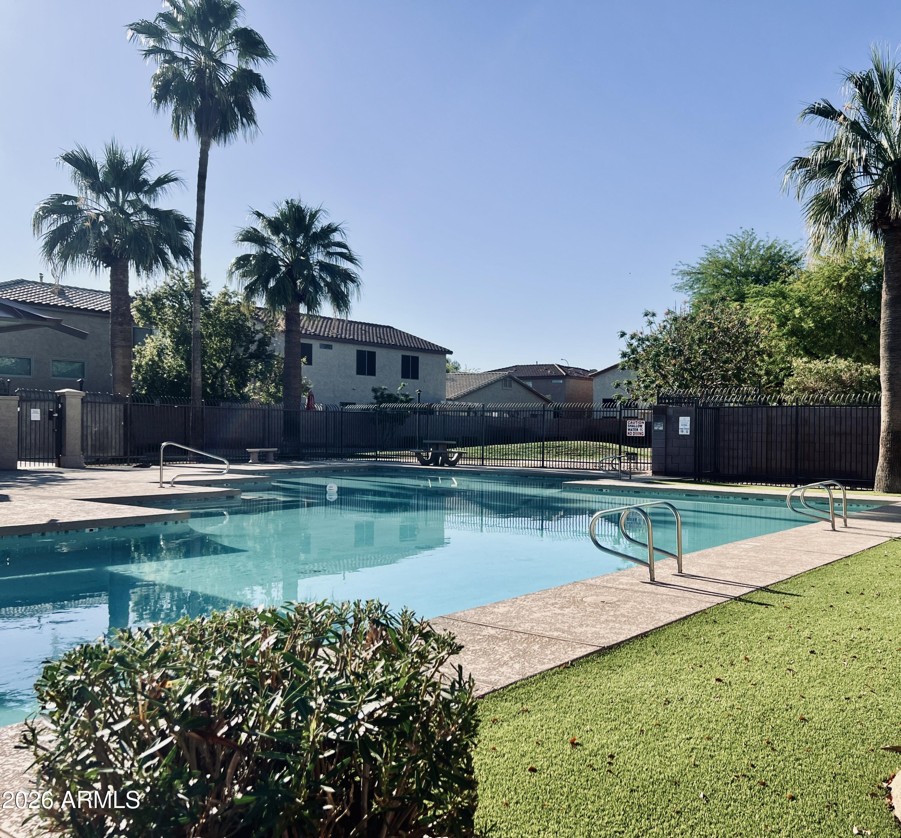 2562 E RIVIERA Drive