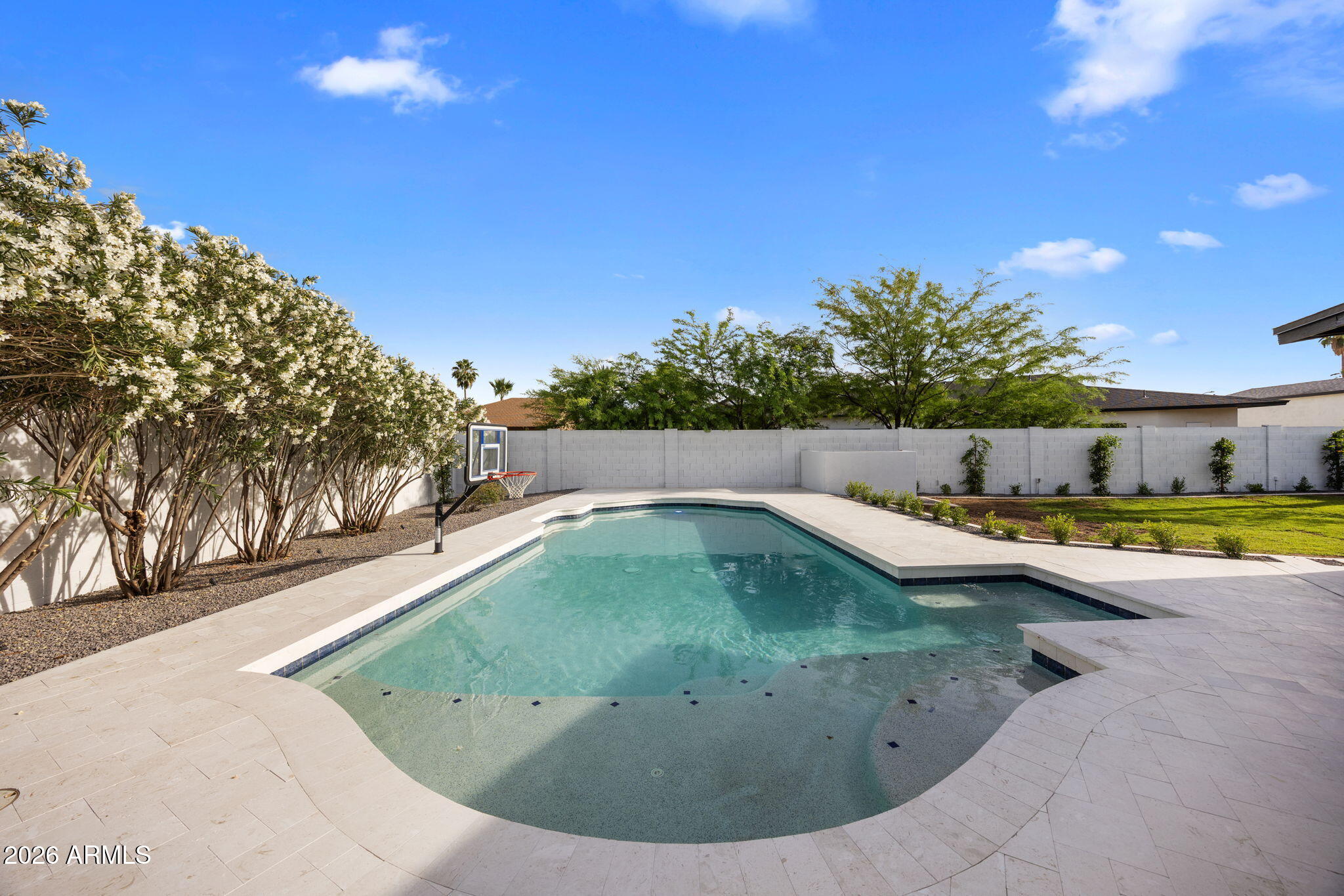 5129 E VOLTAIRE Avenue