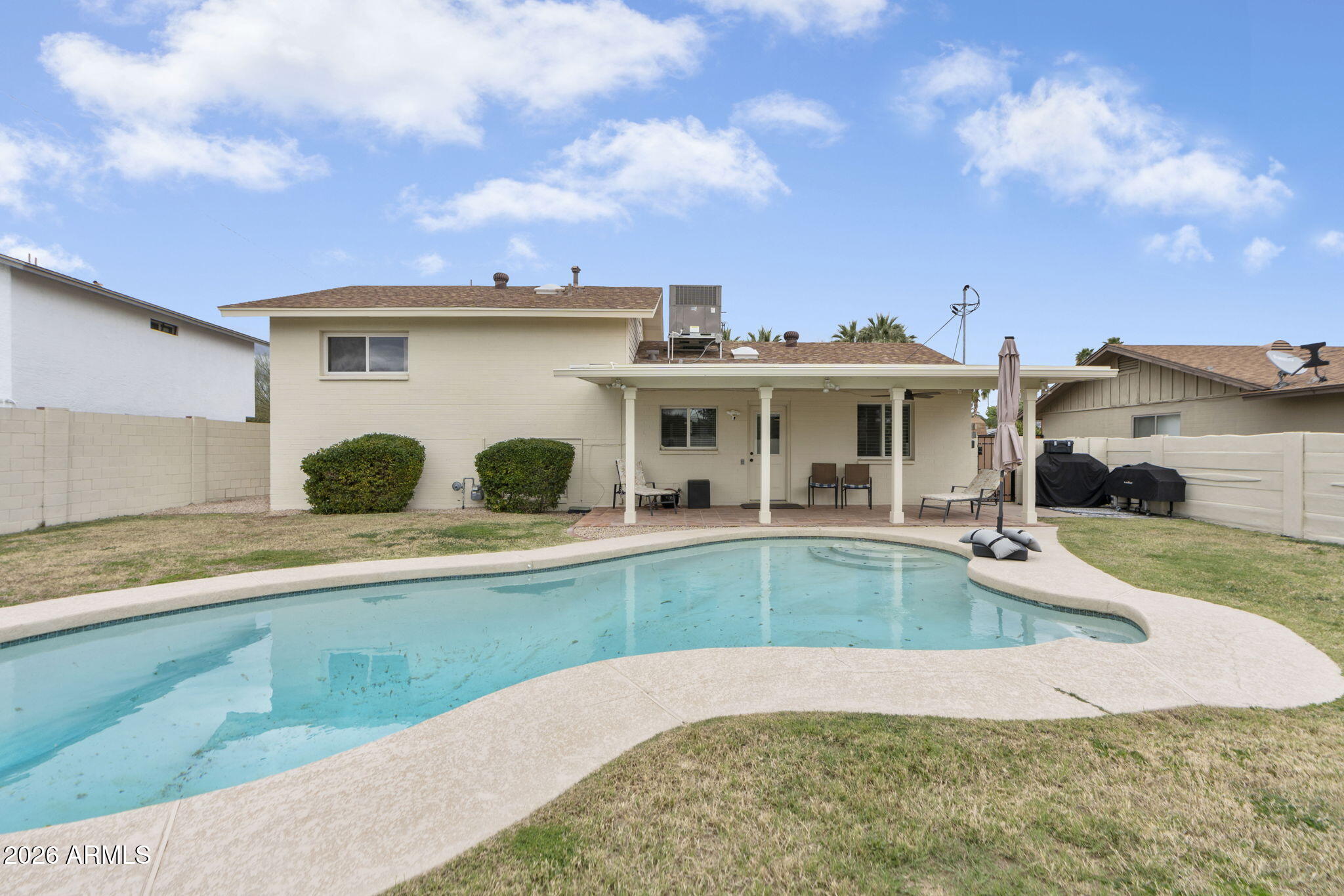 8619 E LINCOLN Drive