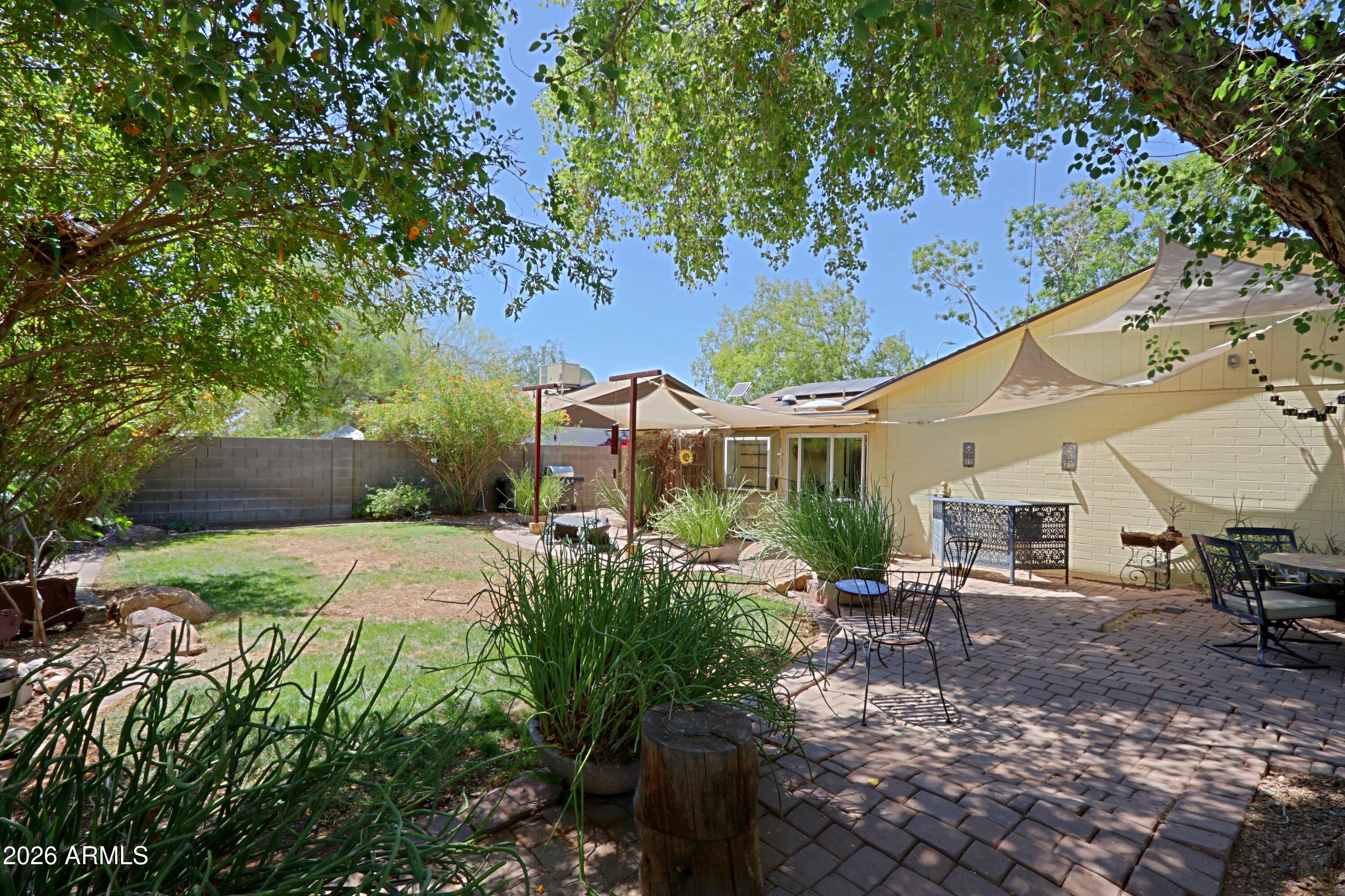 703 E AUBURN Drive