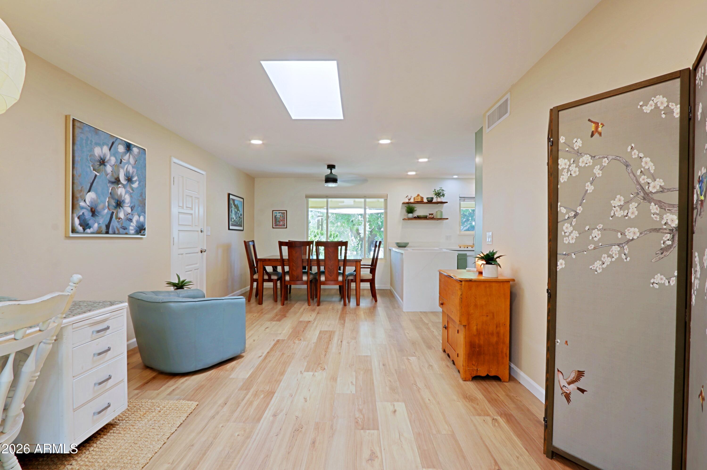 703 E AUBURN Drive