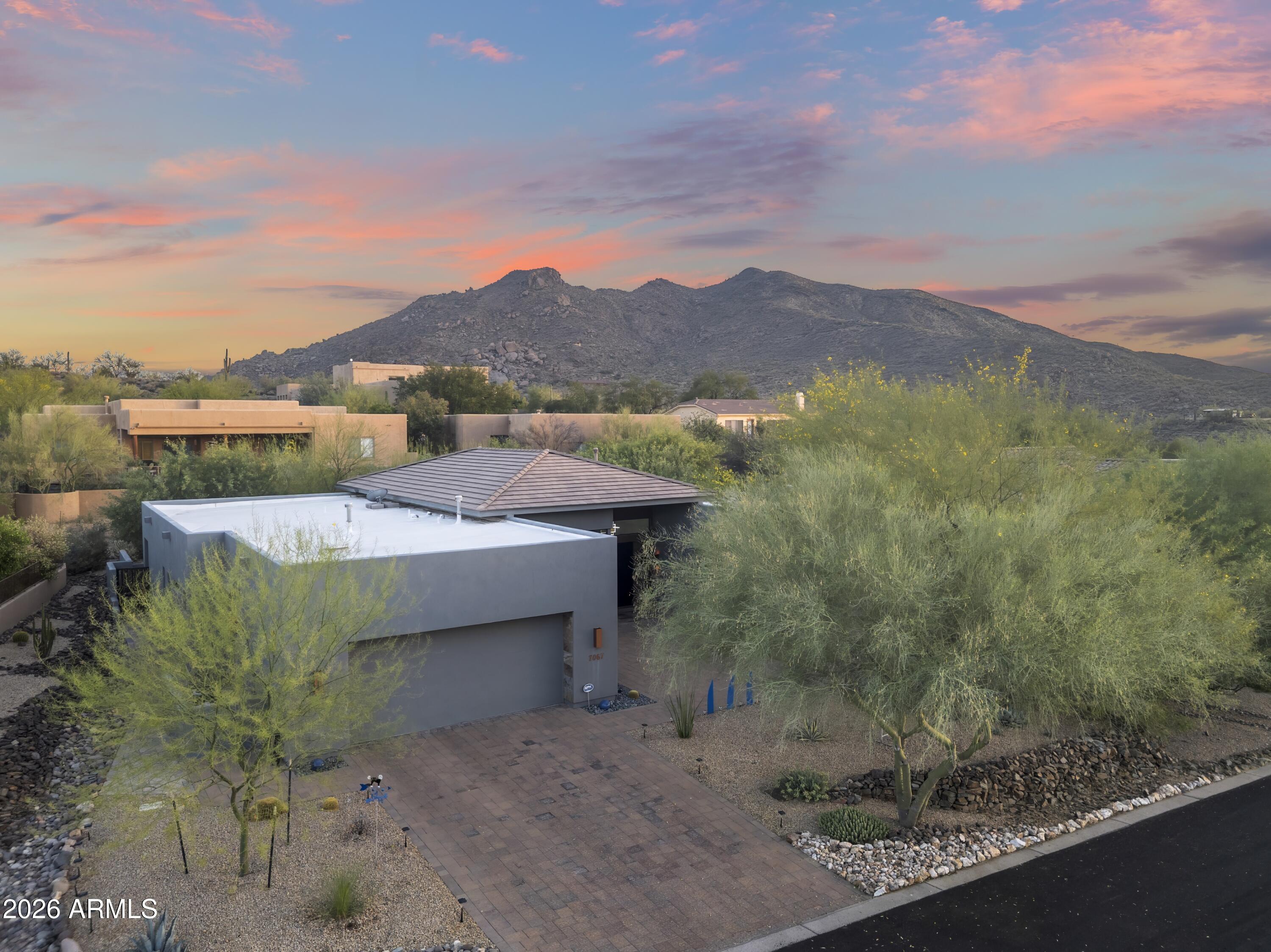 7067 E RIDGEVIEW Lane
