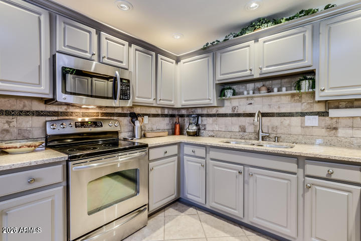 9455 E RAINTREE Drive 2039
