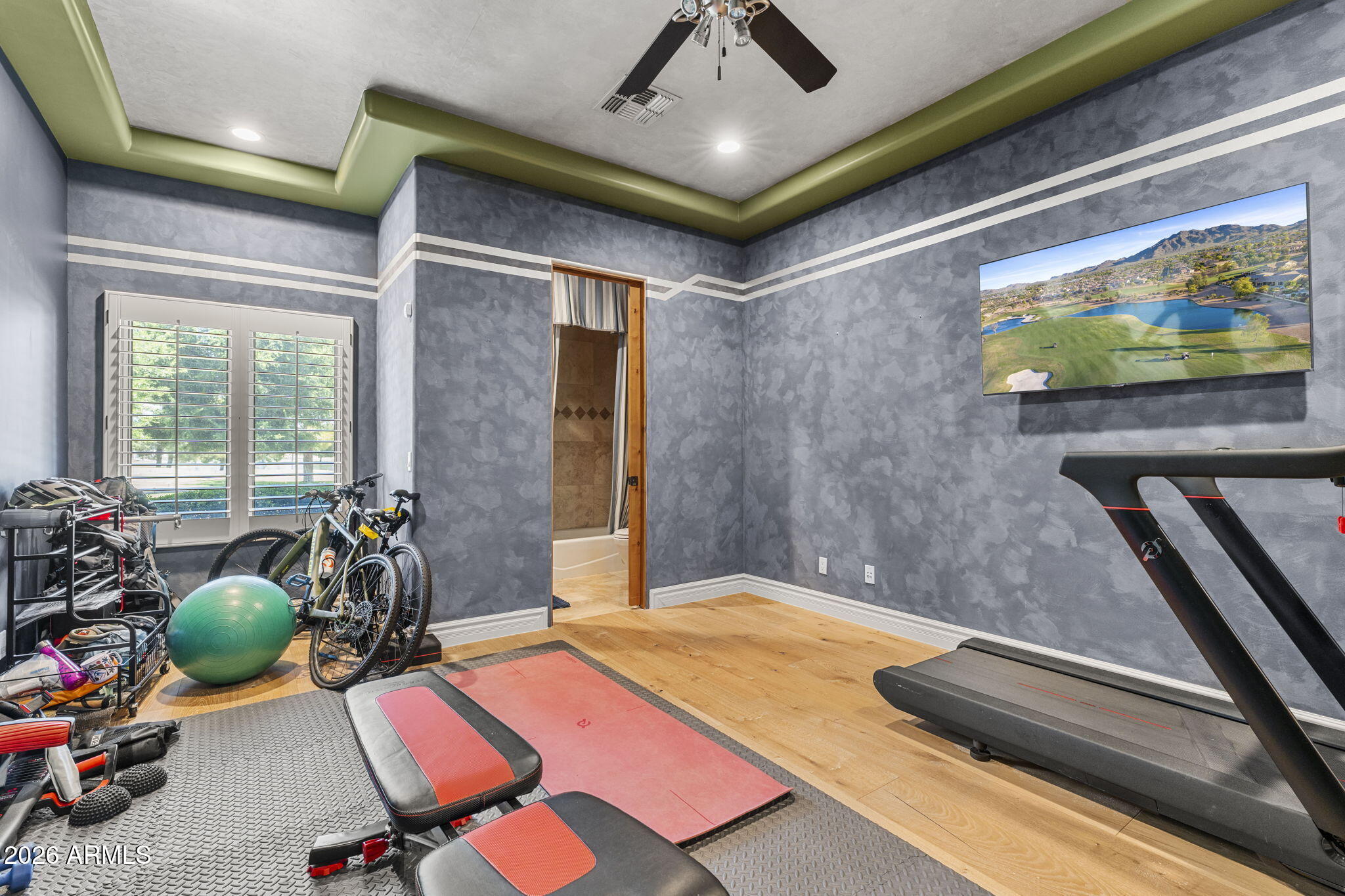 7 E OAKWOOD HILLS Drive