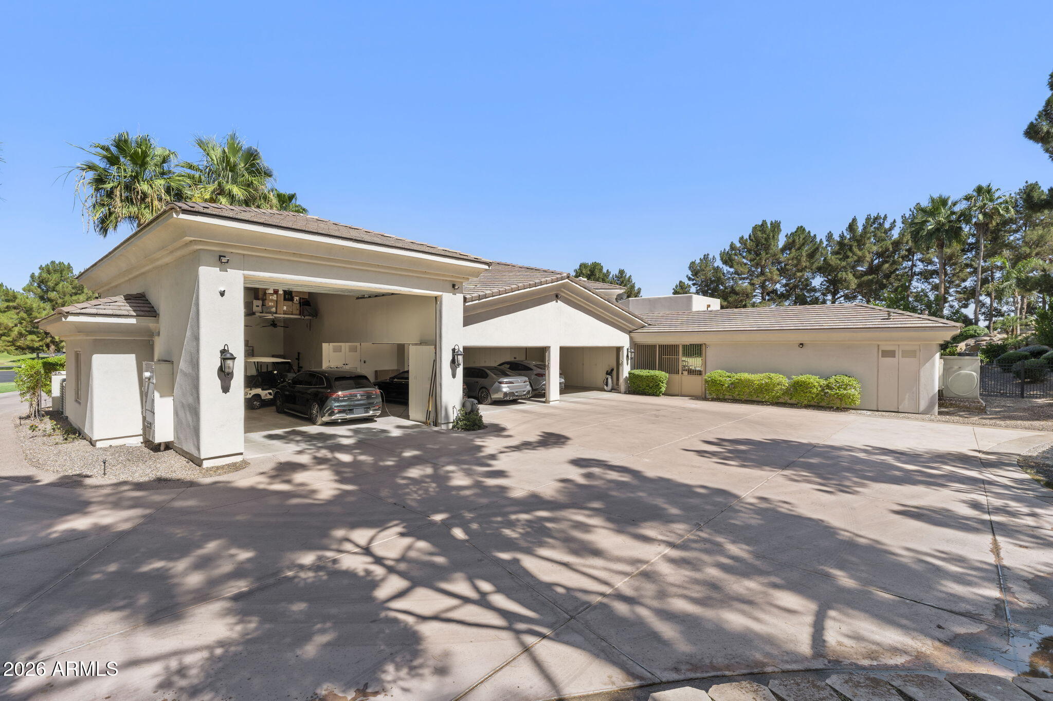 7 E OAKWOOD HILLS Drive