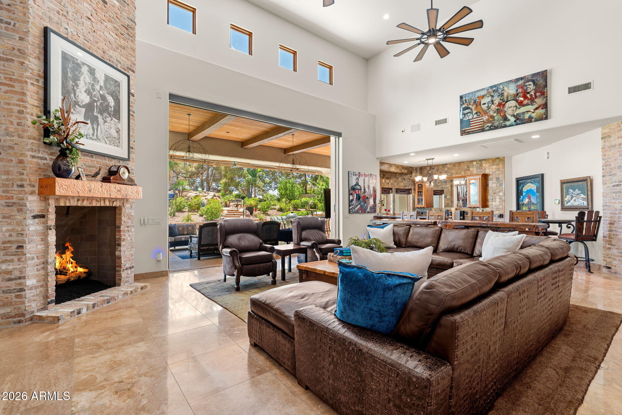 7 E OAKWOOD HILLS Drive