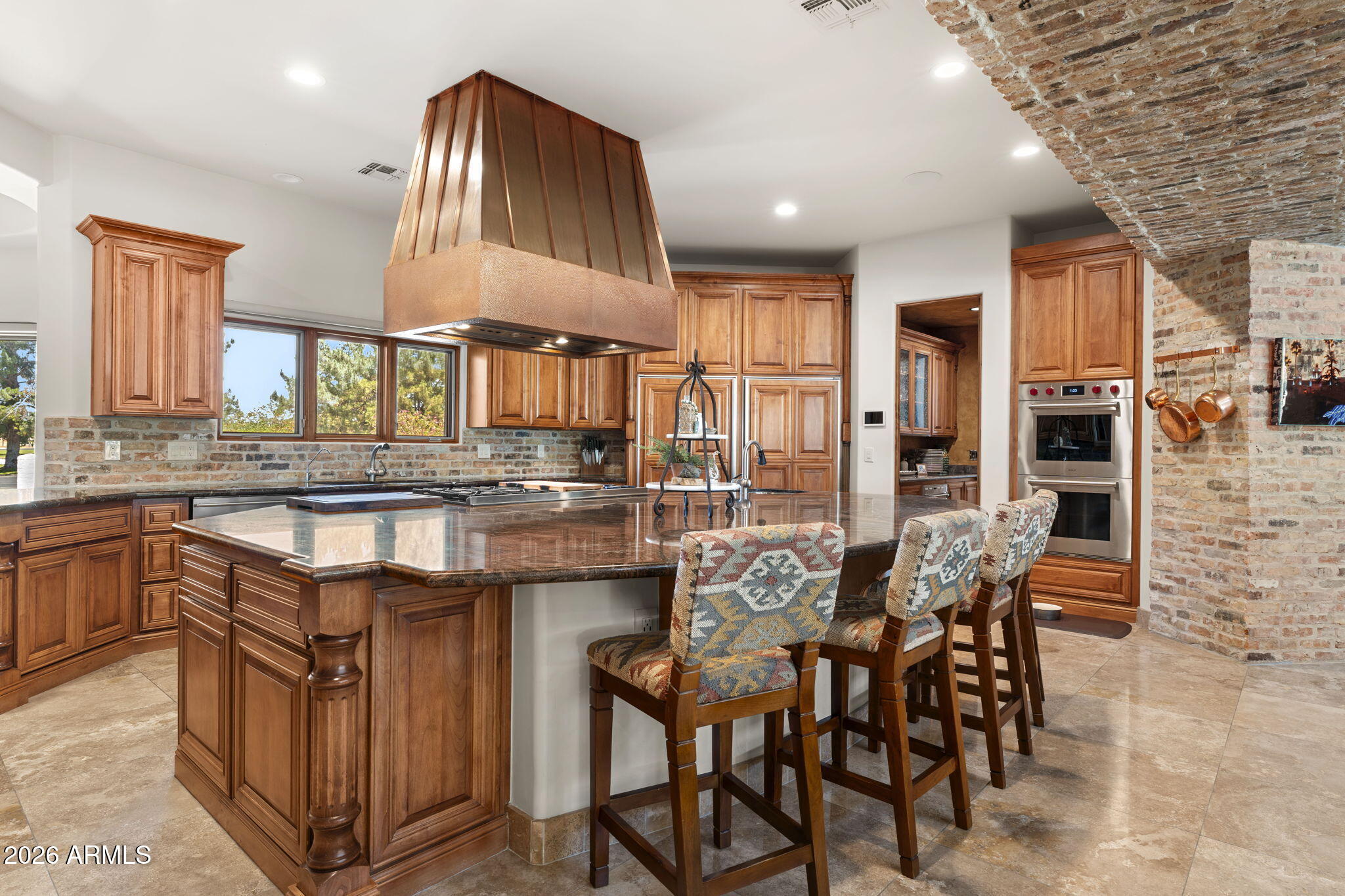 7 E OAKWOOD HILLS Drive