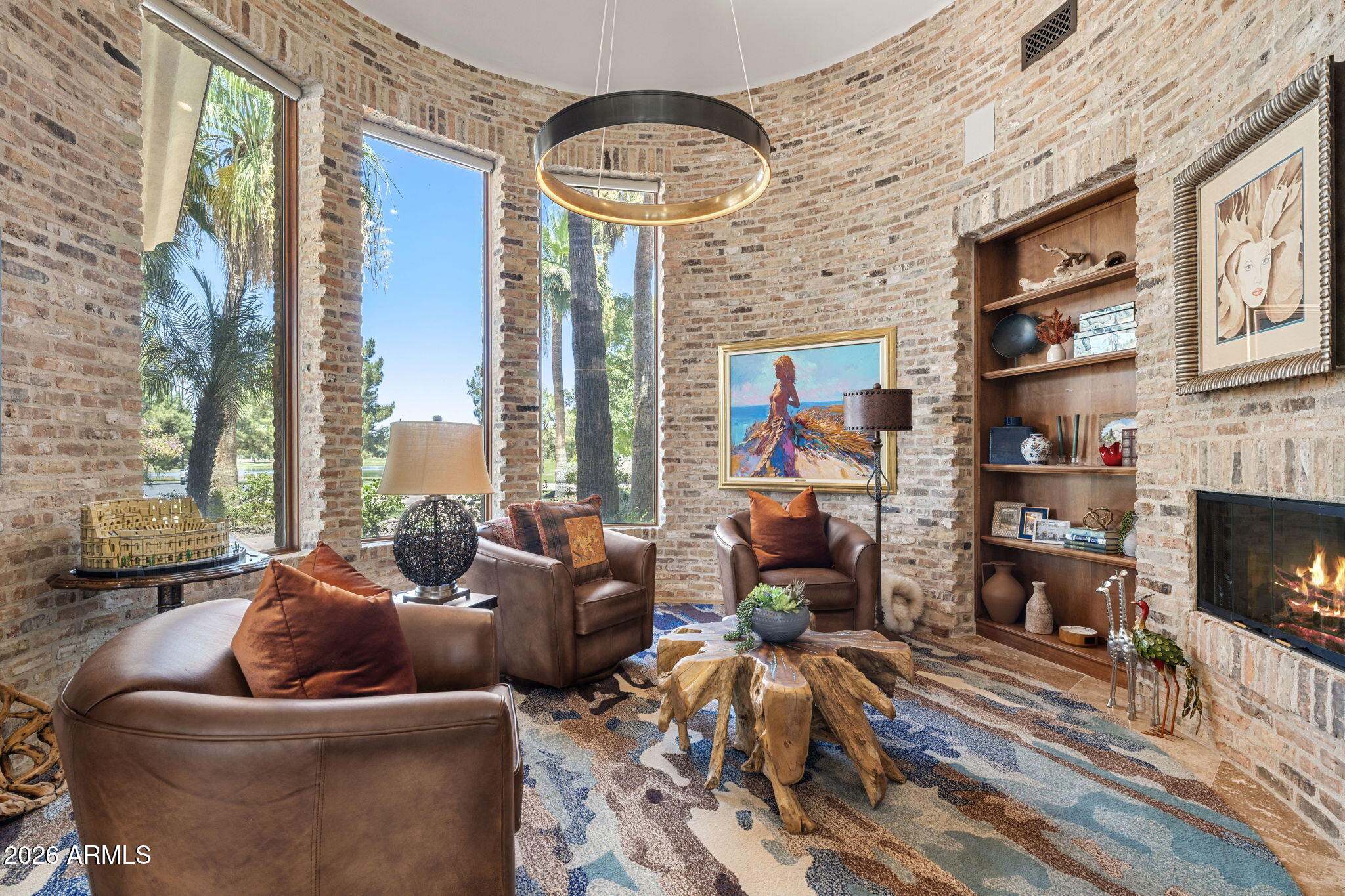 7 E OAKWOOD HILLS Drive