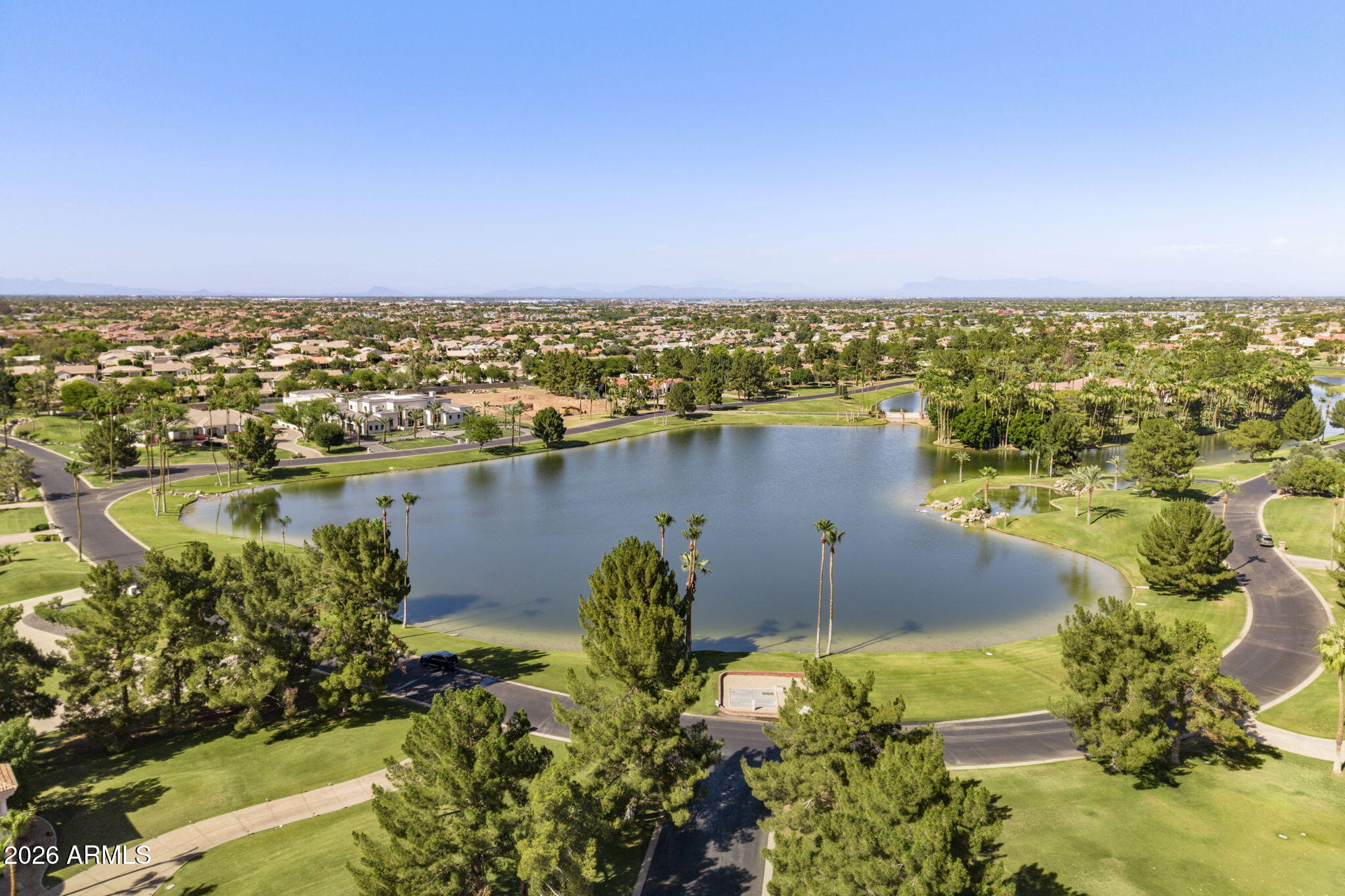 7 E OAKWOOD HILLS Drive