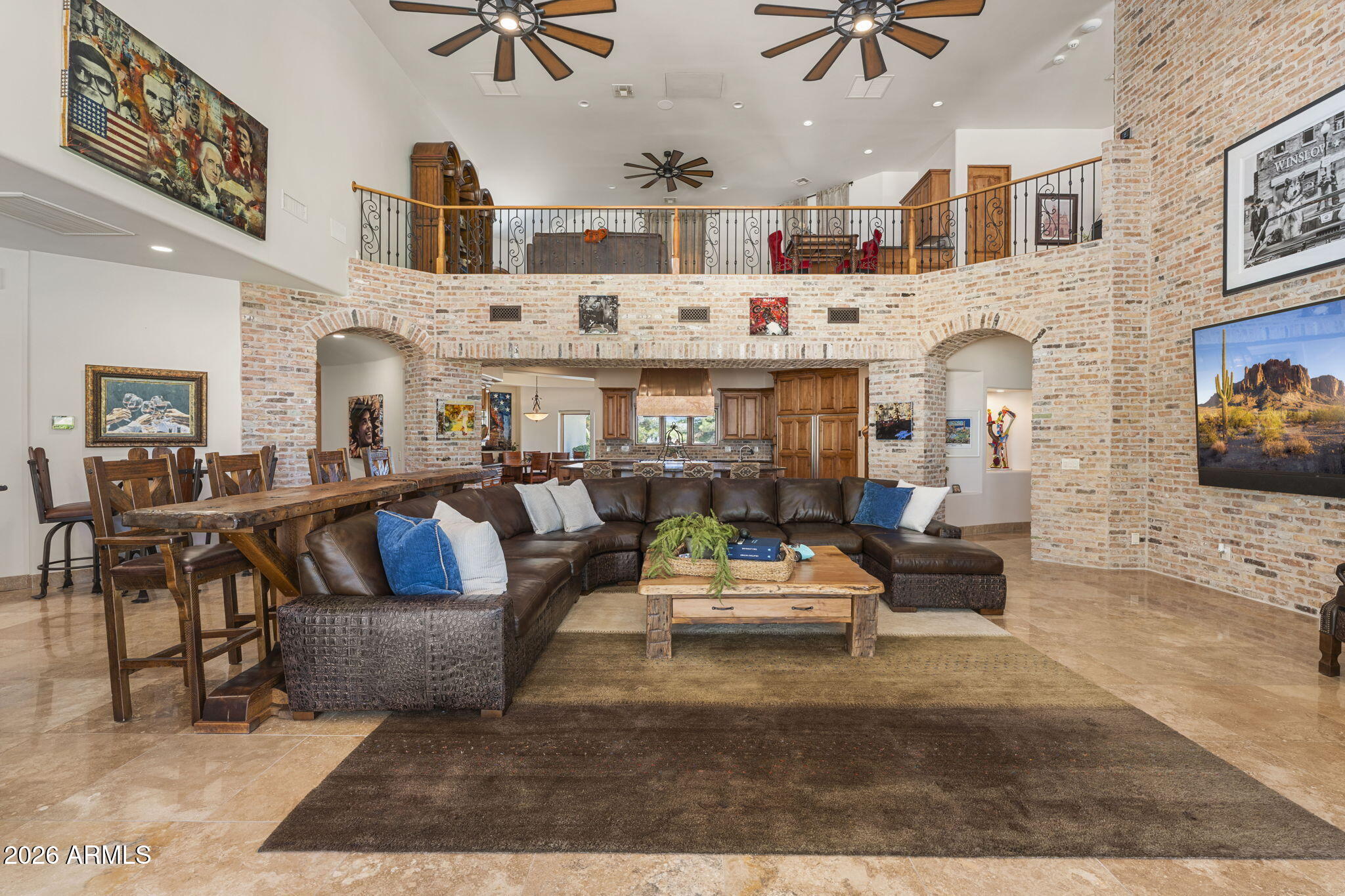 7 E OAKWOOD HILLS Drive