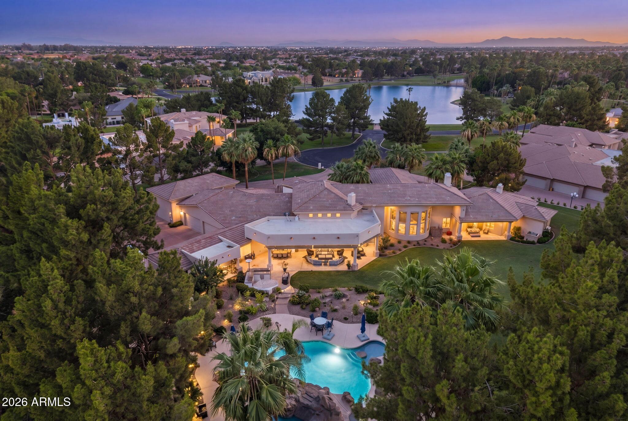 7 E OAKWOOD HILLS Drive