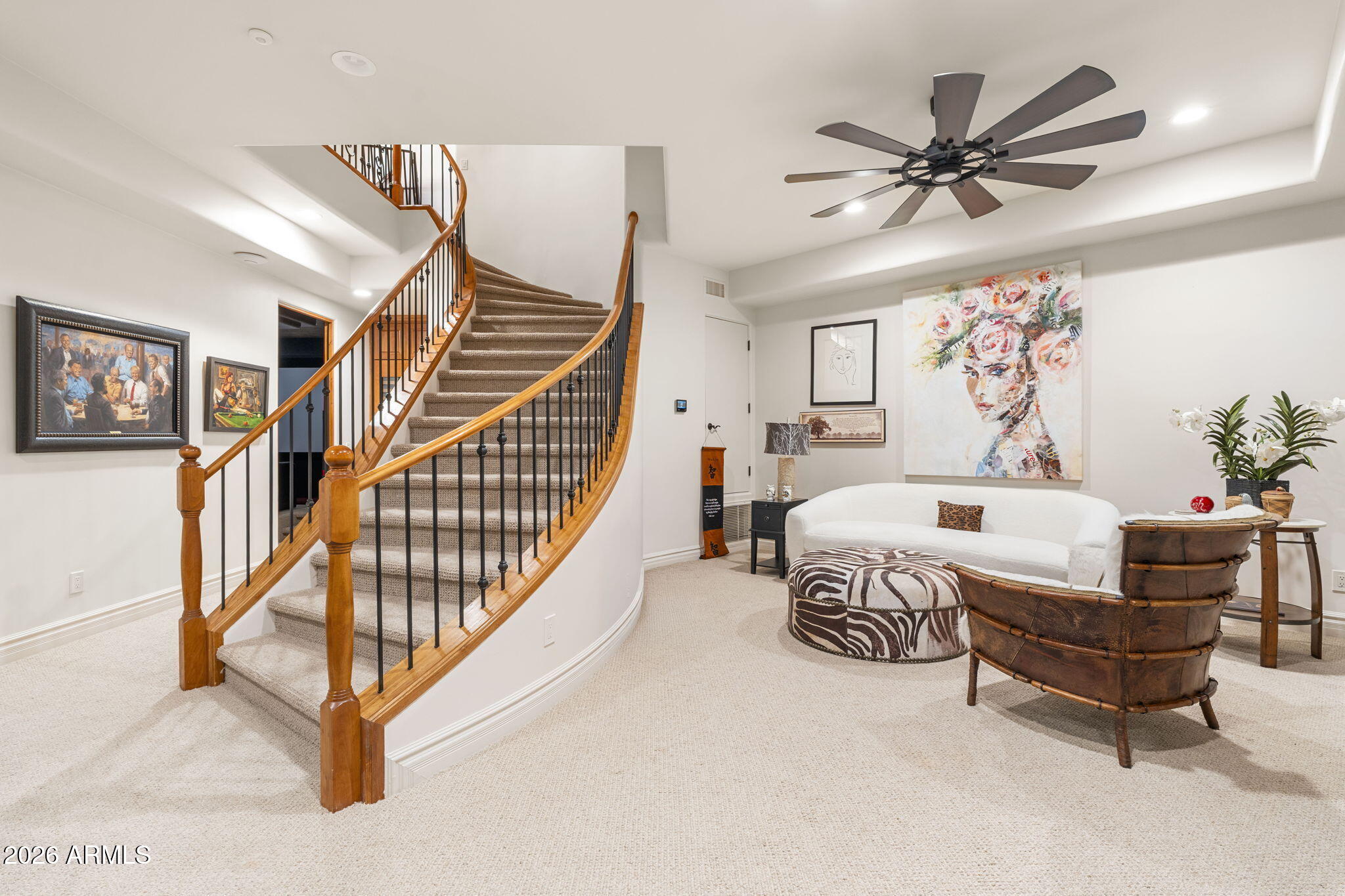 7 E OAKWOOD HILLS Drive