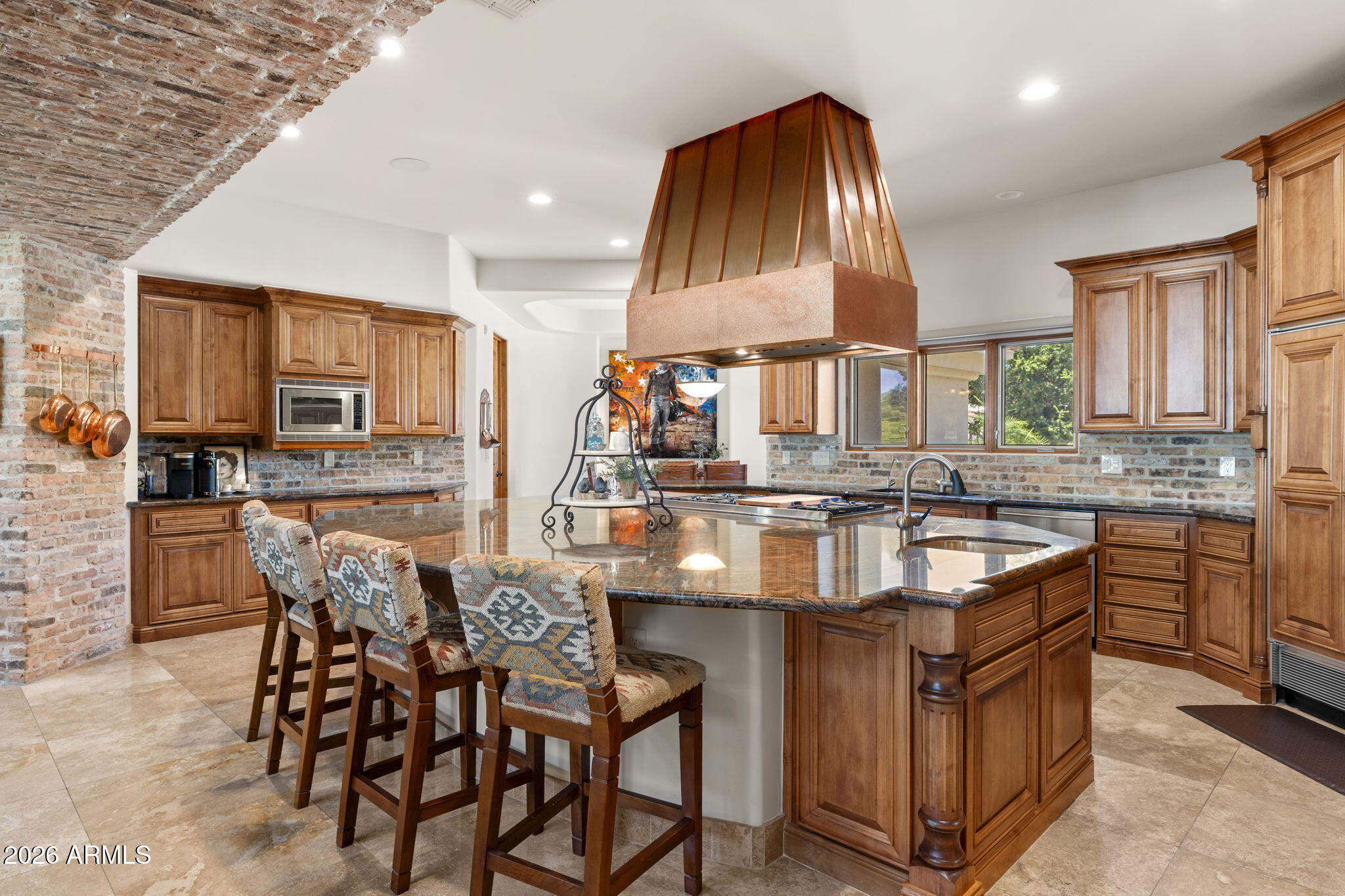 7 E OAKWOOD HILLS Drive