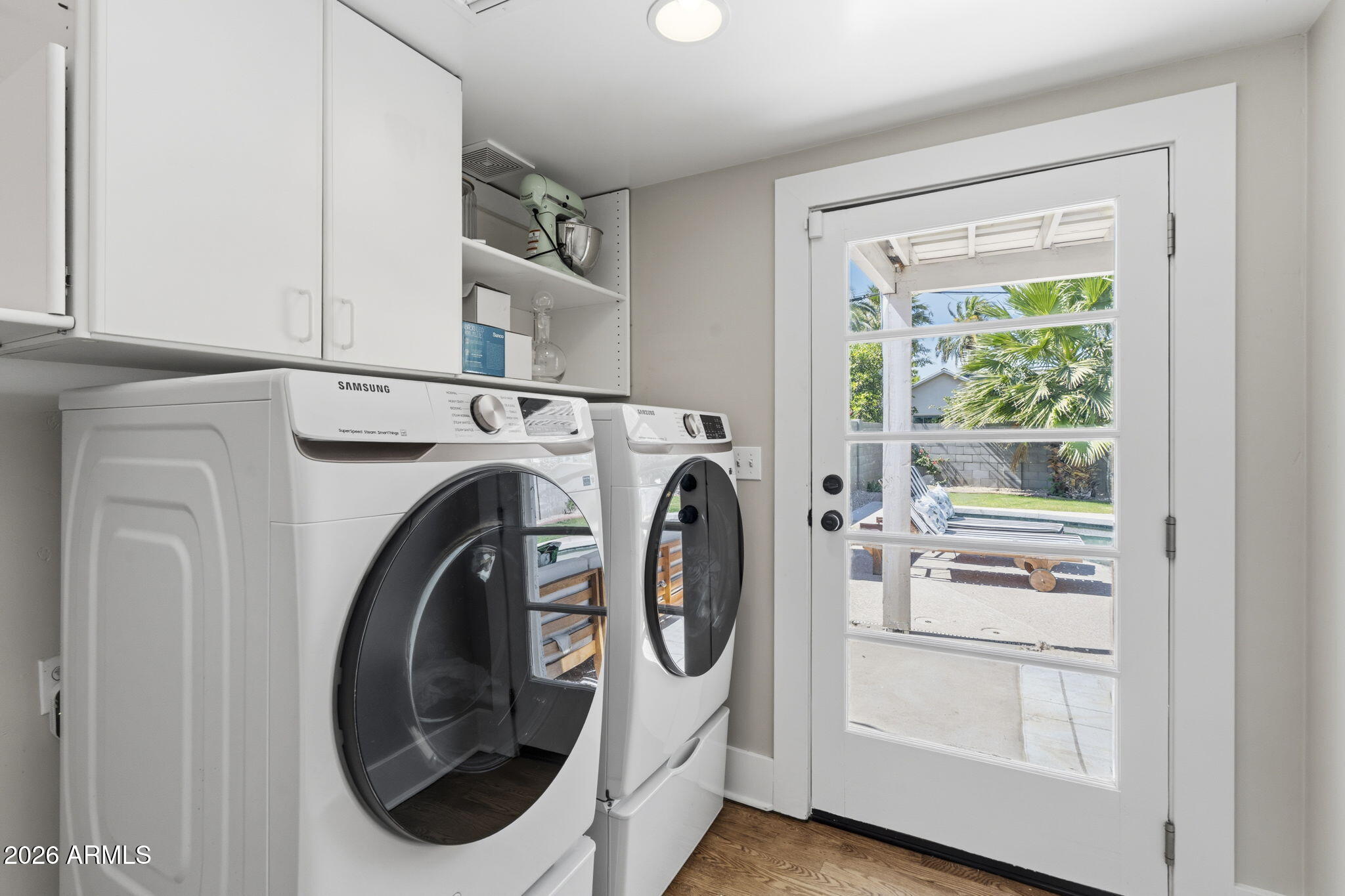 84 W LEWIS Avenue