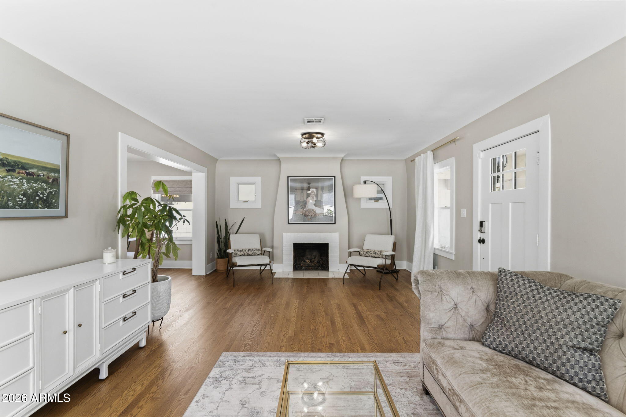 84 W LEWIS Avenue