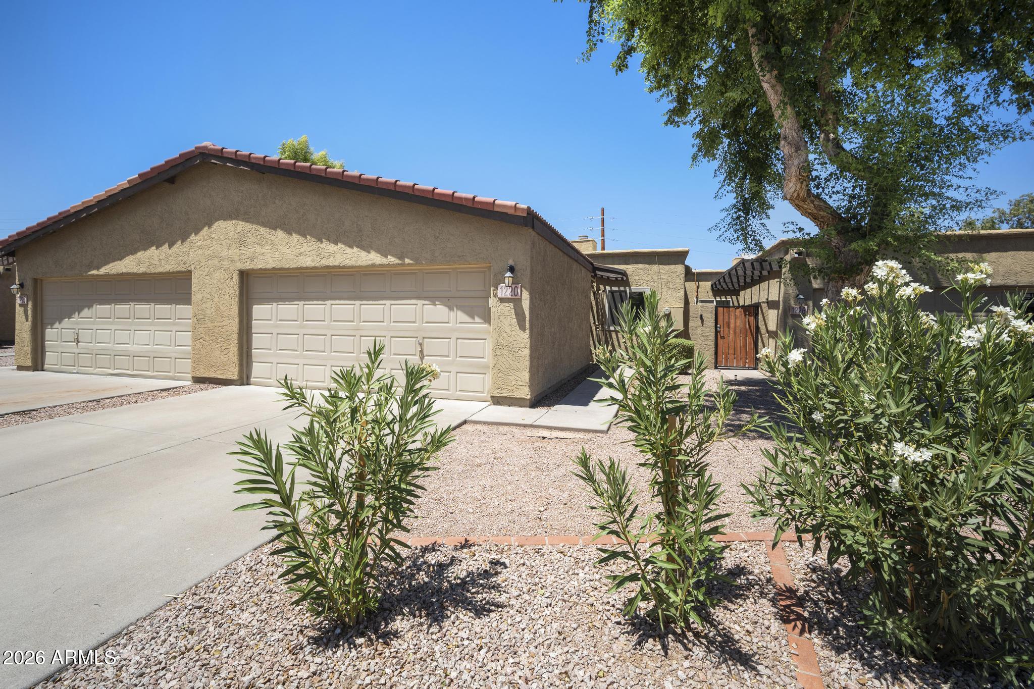 1220 E BLUEBELL Lane