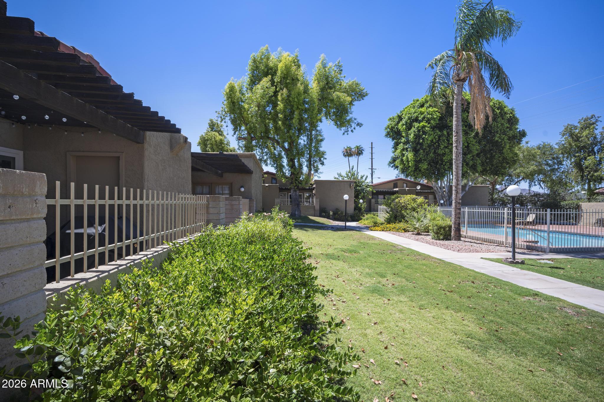 1220 E BLUEBELL Lane