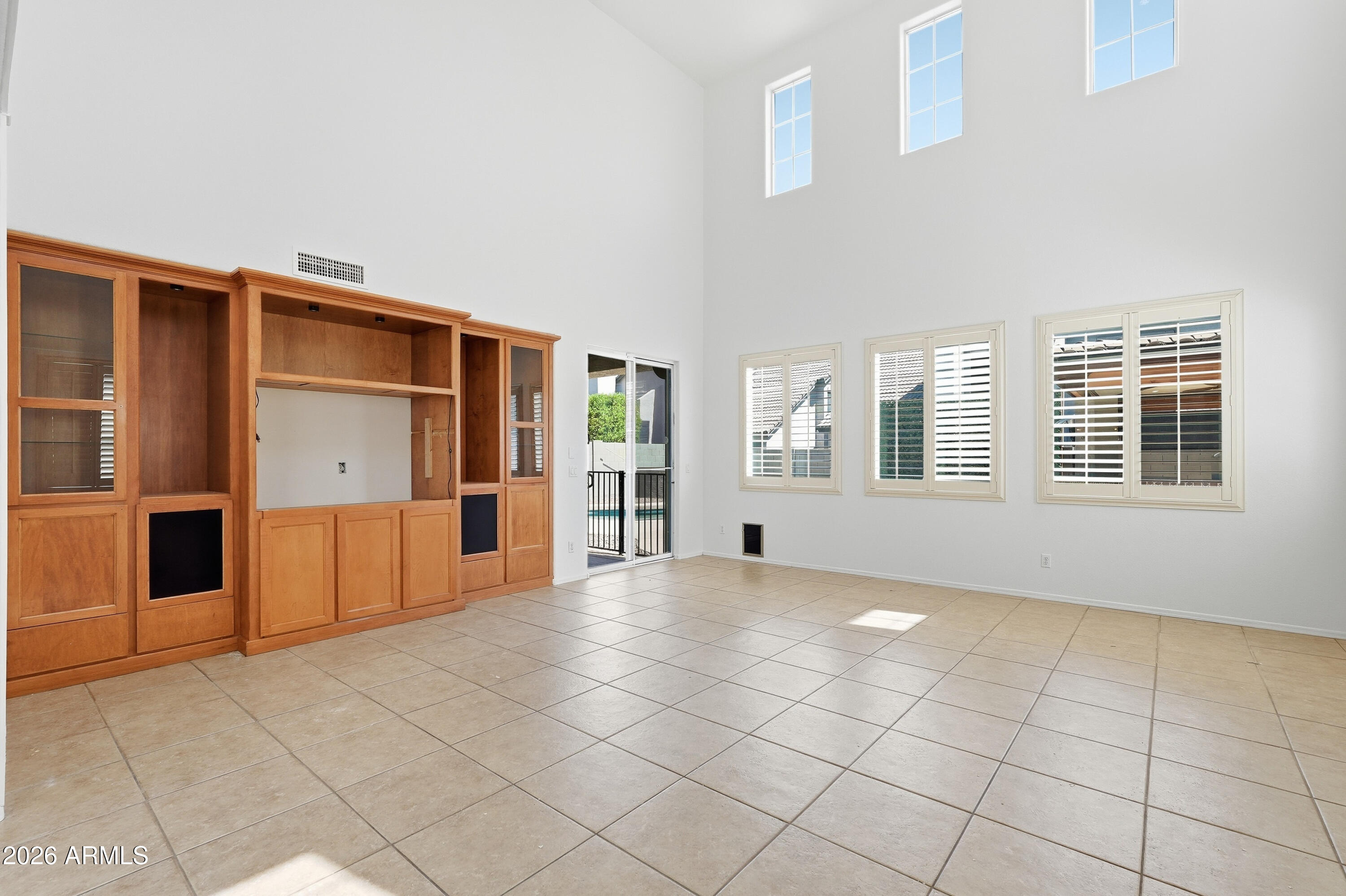 1155 W LAREDO Avenue